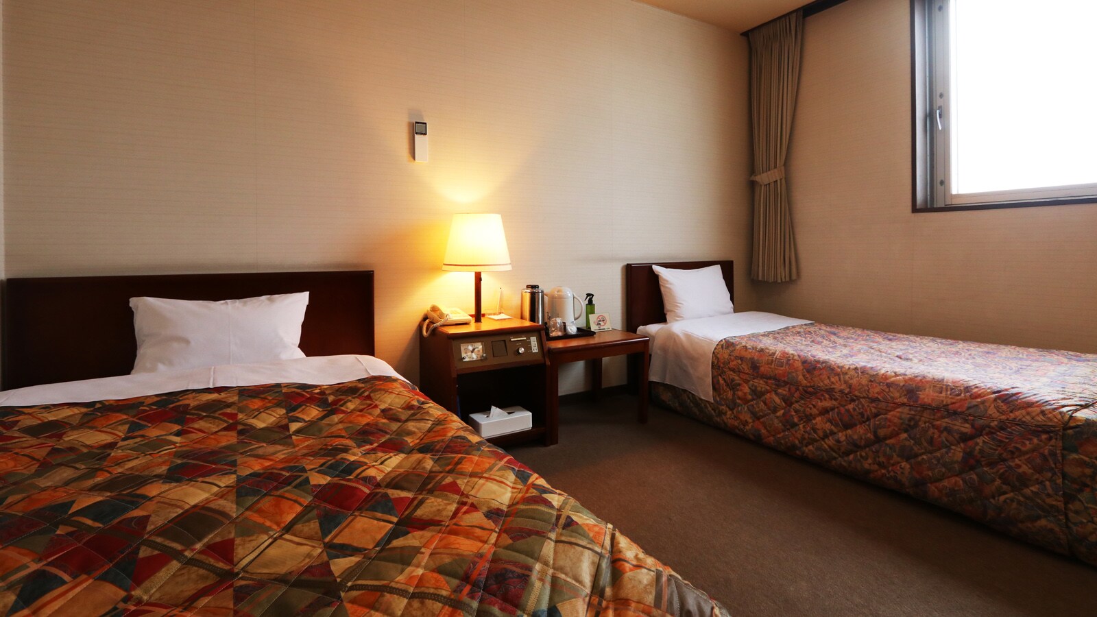 [Twin room] Semi-double & single bed