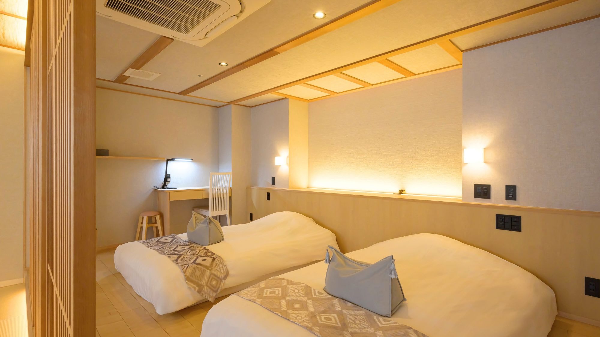 [Suite room with semi-open-air bath and sauna] Enjoy a relaxing sleep on a Simmons bed