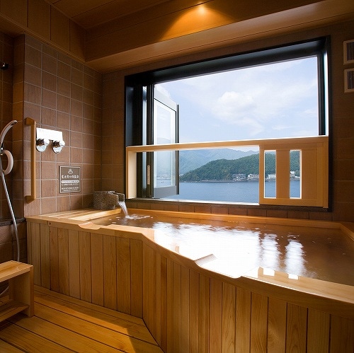 Guest room lake view with open-air bath Japanese (Nagomi) ③ [Guest room open-air bath and Lake Kawaguchi]
