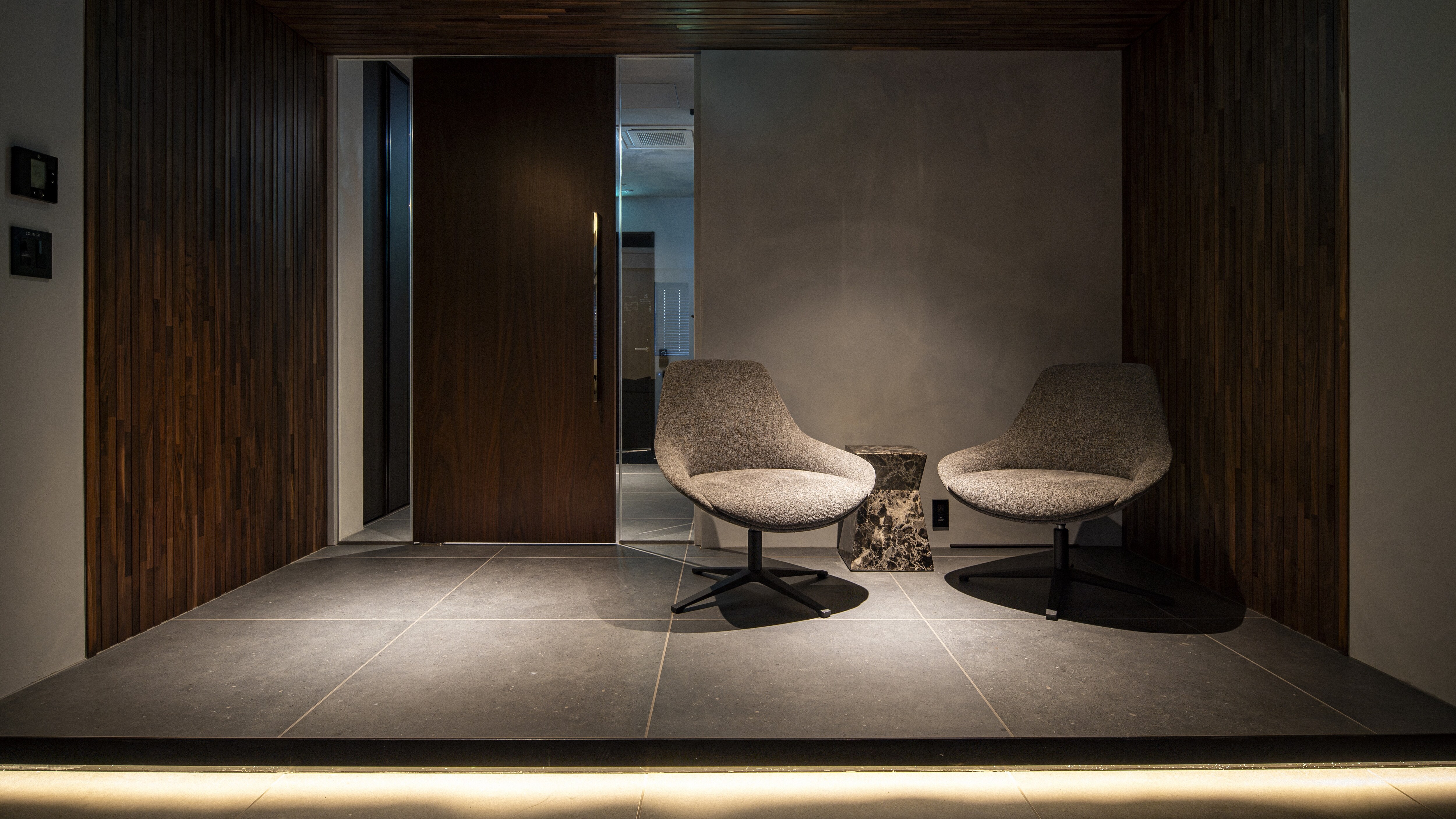 Royal Suite 501 / Lounge Chair
