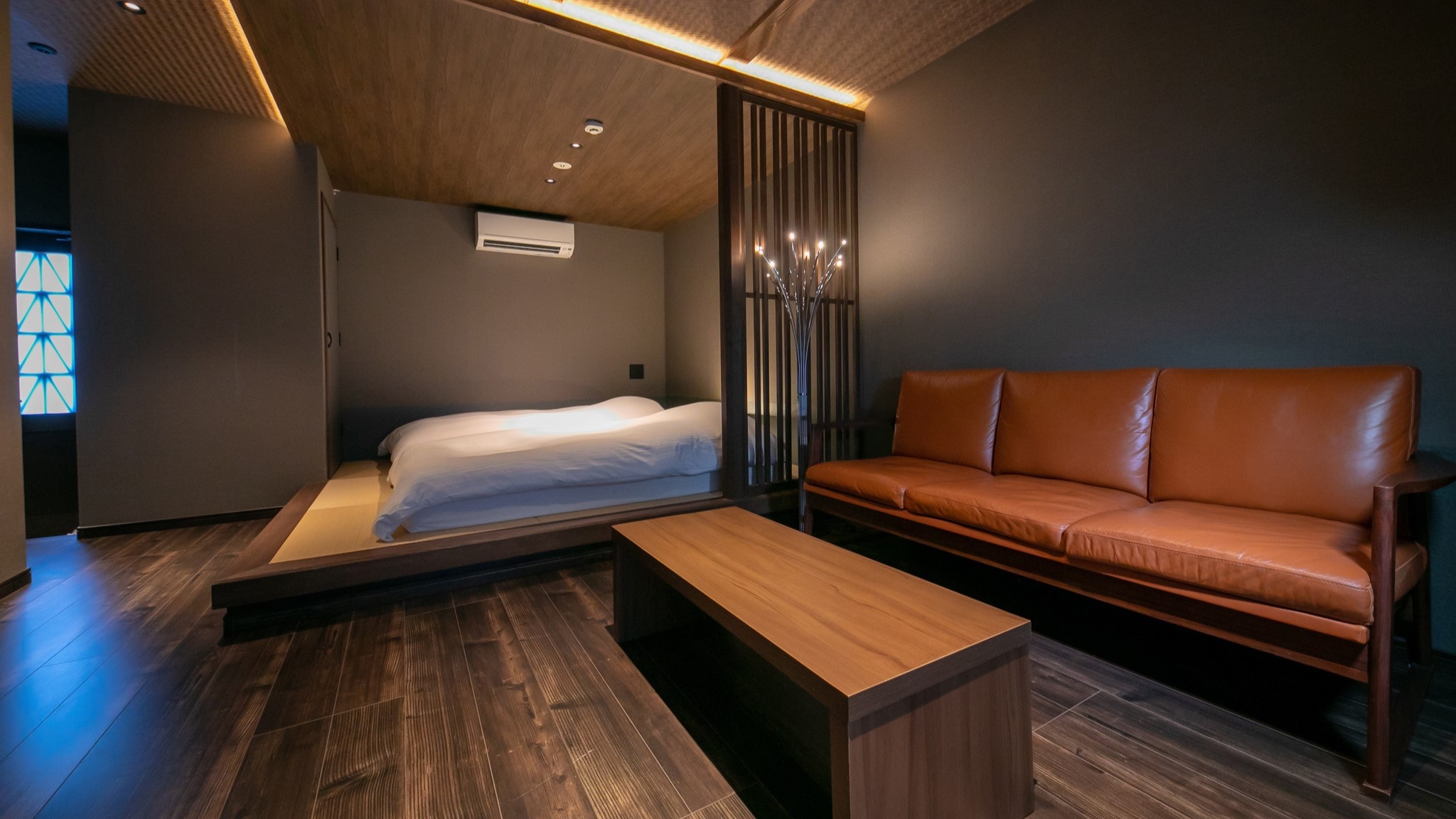 Standard guest room [single-story type] Two high semi-double size mattresses are provided.