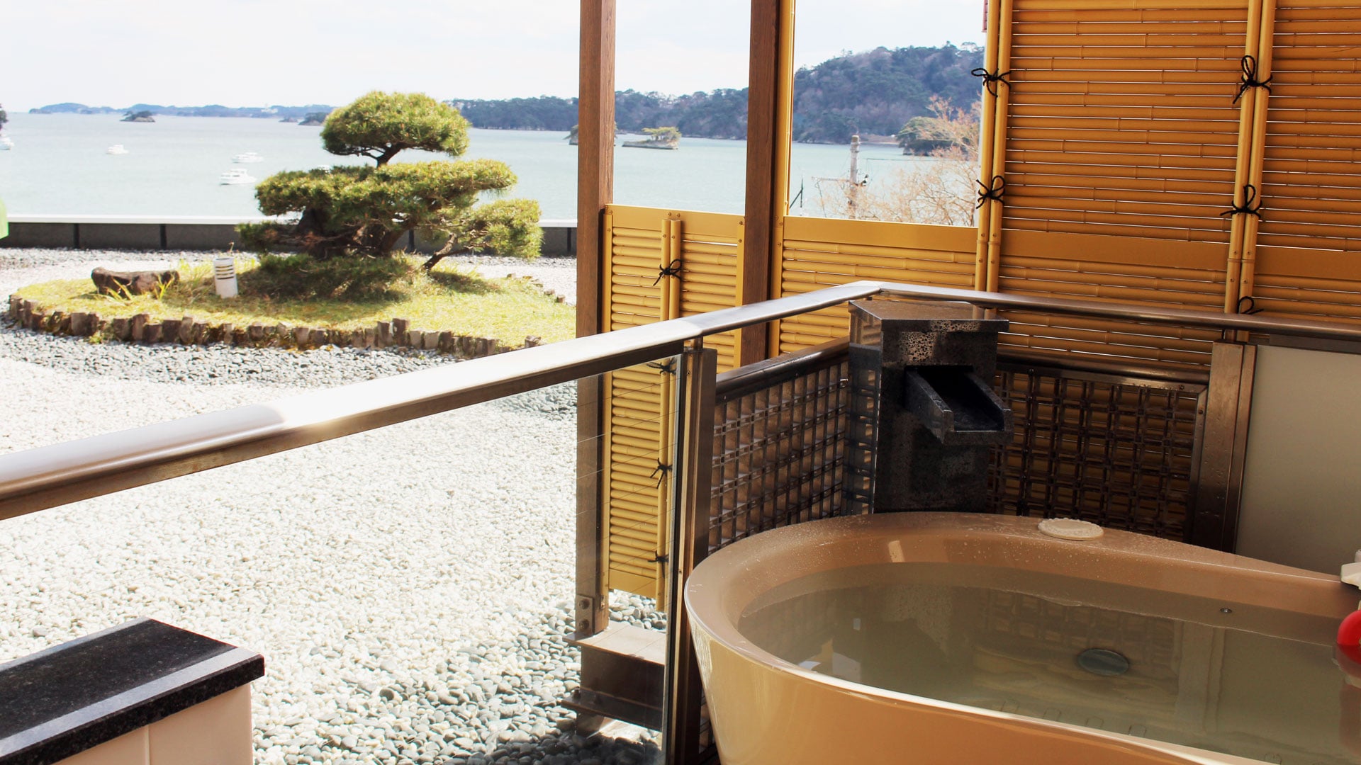 Natural hot spring open-air bath guest room "Tsukiakari"③