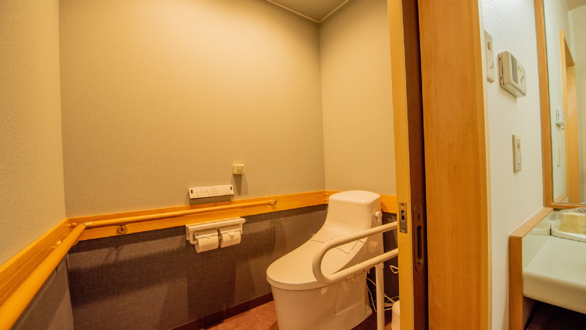・Barrier-free room "Kizuna-no-ma" Japanese-style room 7.5 tatami mats + bedroom 6 tatami mats