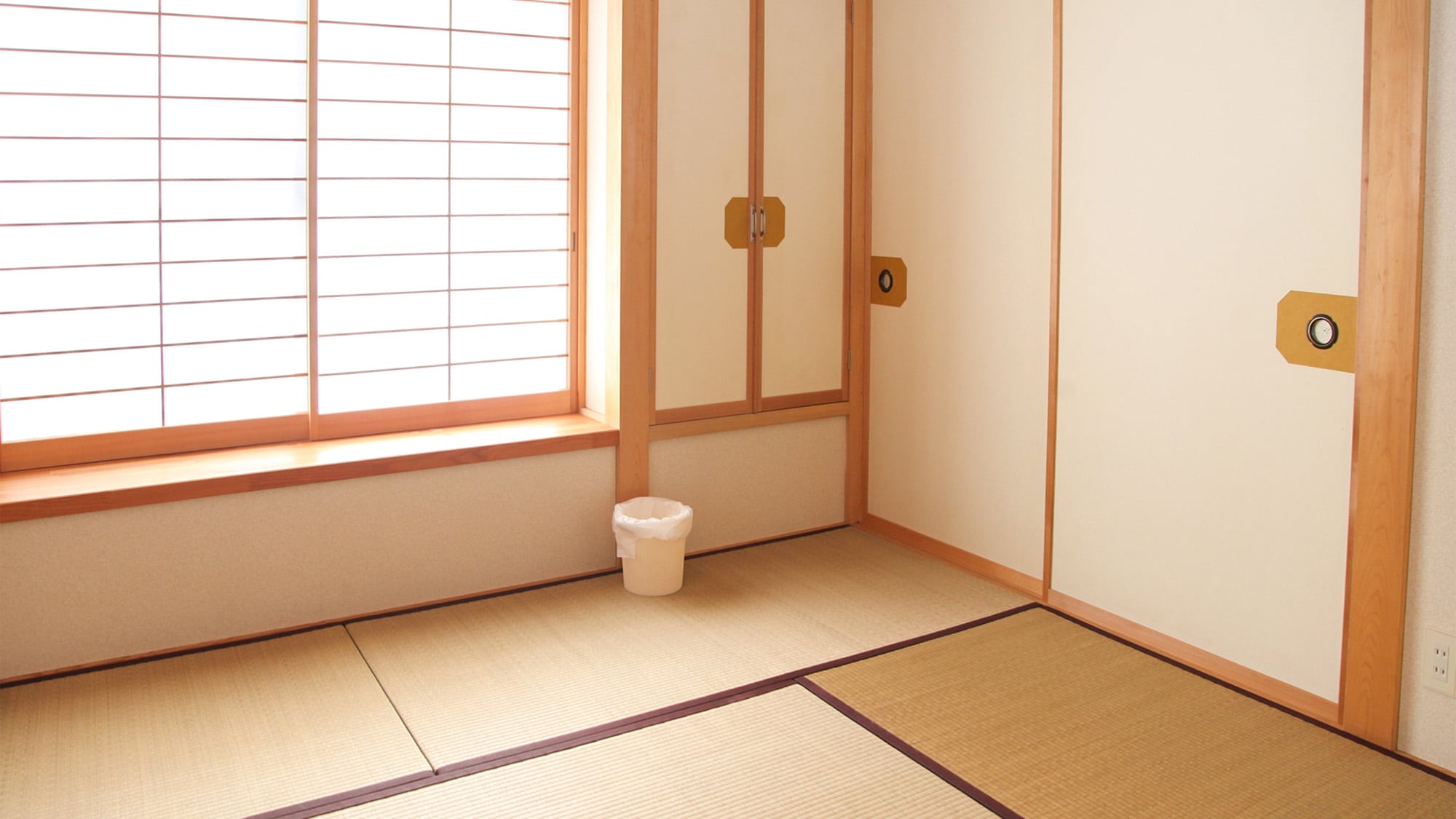 ・Arrietty: There are two Japanese-style rooms which can be used as bedrooms.