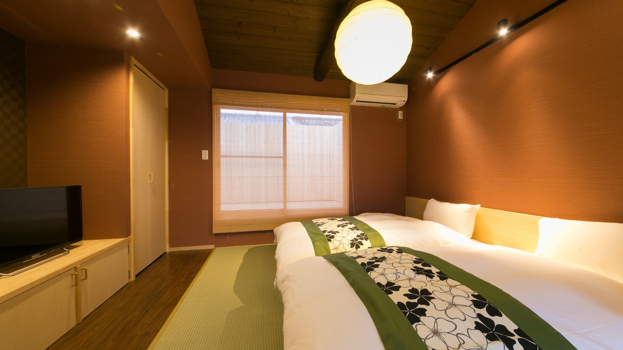 Kamar tidur kayuki lantai 2 umum untuk semua kamar