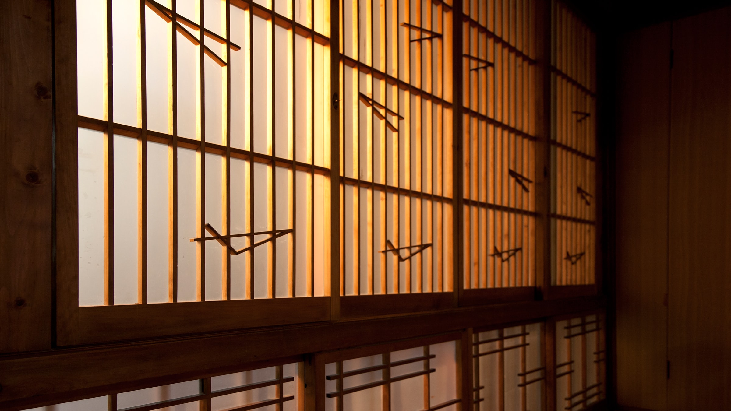 The shoji screens in the rooms are packed with the commitment of craftsmen.
