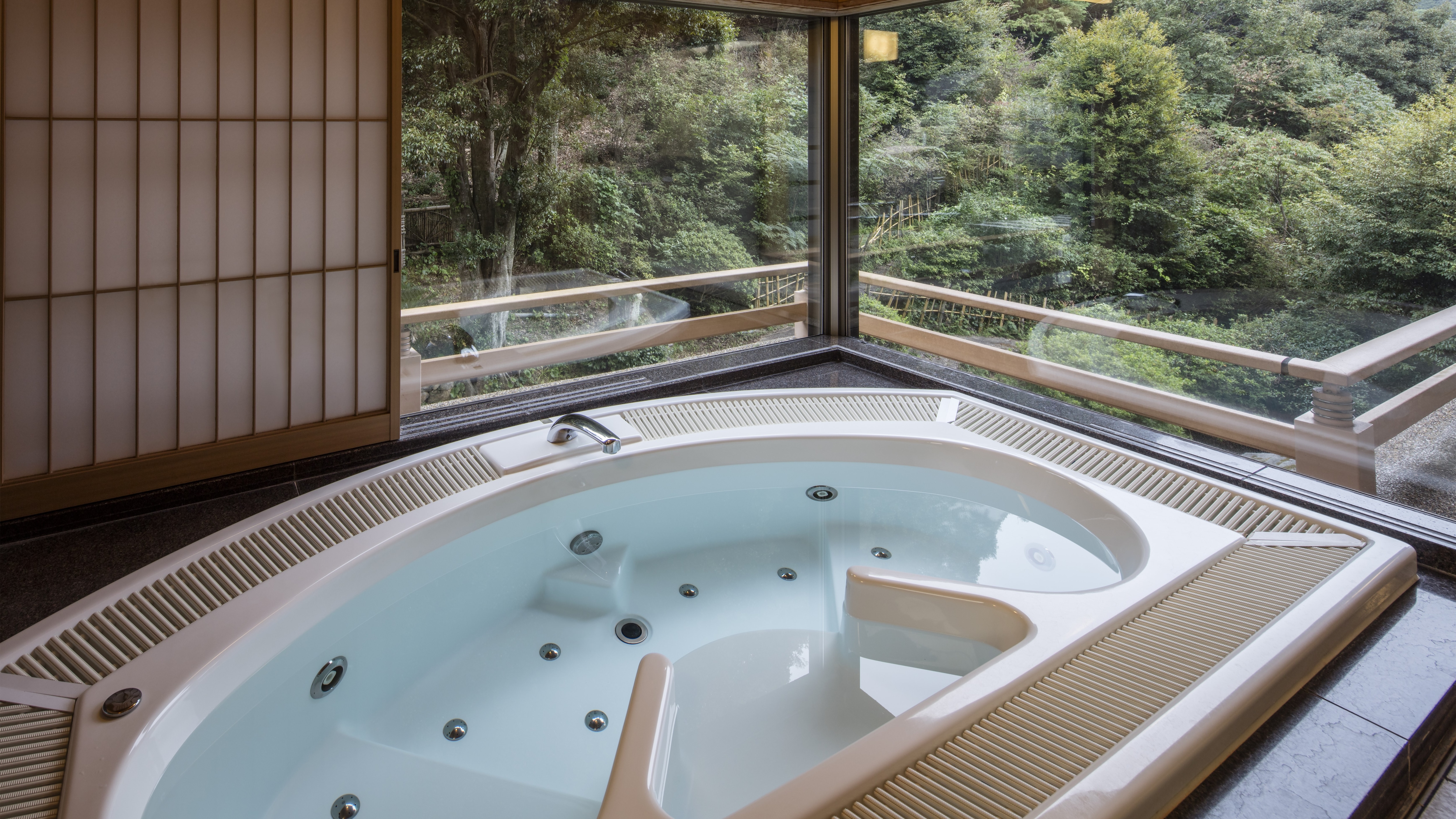 Fuyo Deluxe Japanese-style room / 15 tatami mats, with jacuzzi