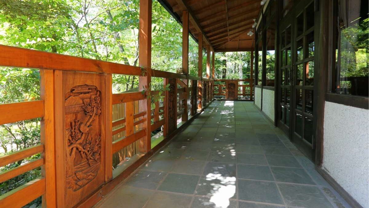 [雕塑] 從餐廳可以看到 10 個令人驚嘆的雕塑......每一個都經過精心雕刻