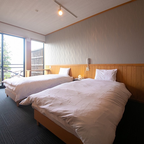 Room on the city side