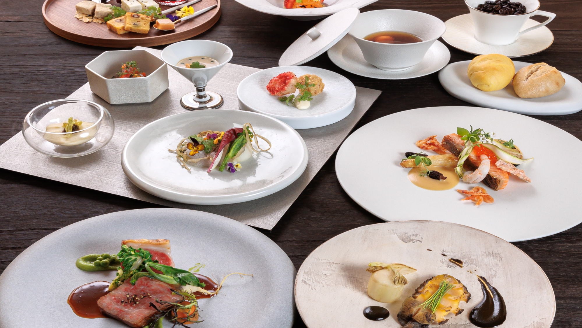 [อาหารไคเซกิสไตล์ฝรั่งเศสสำหรับฤดูใบไม้ผลิ] อาหารฝรั่งเศสสุดหรูที่ปรุงจากวัตถุดิบที่คัดสรรมาอย่างพิถีพิถัน *ภาพประกอบ