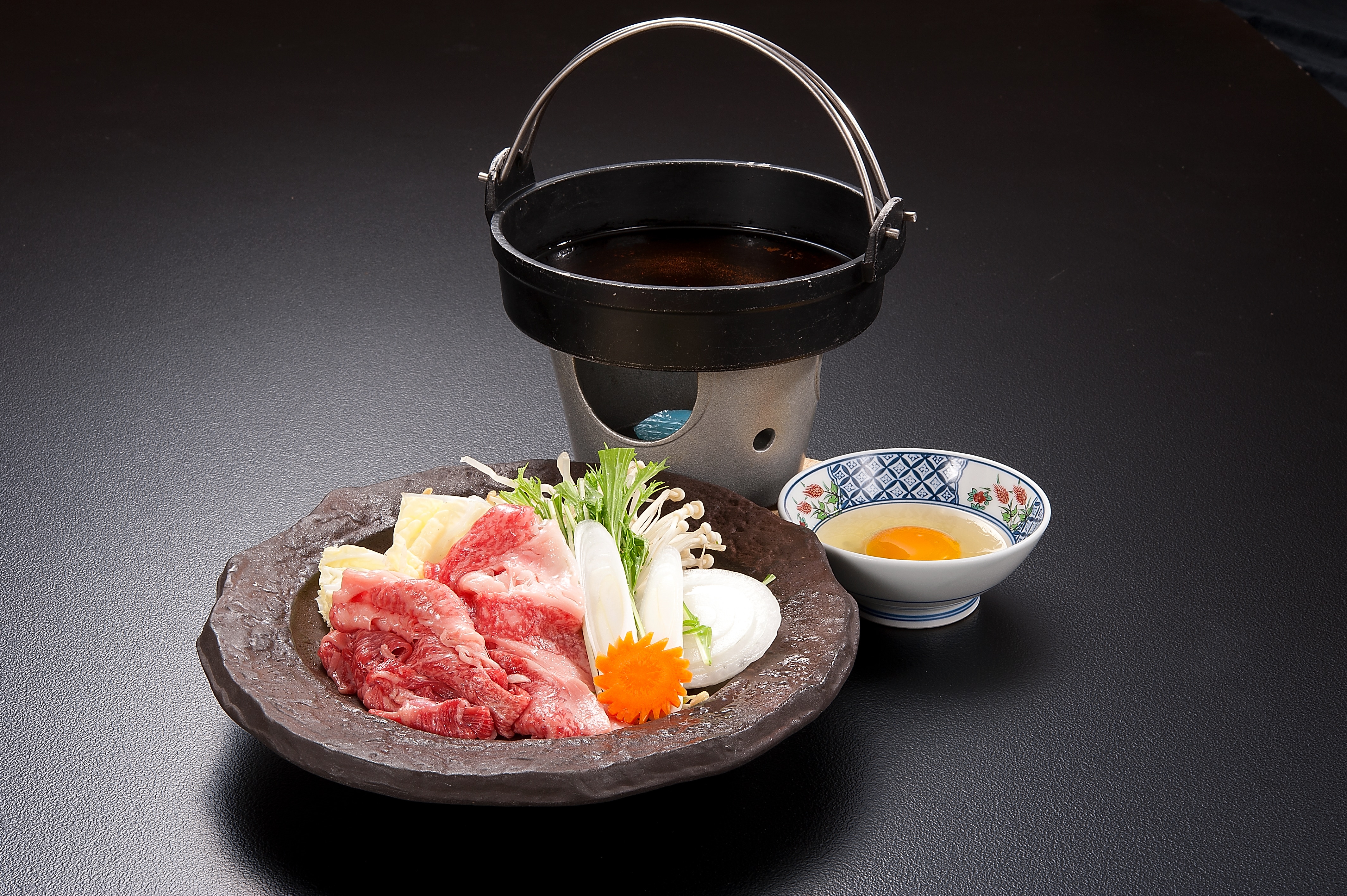 Sukiyaki daging sapi Wagyu yang dipilih secara khusus