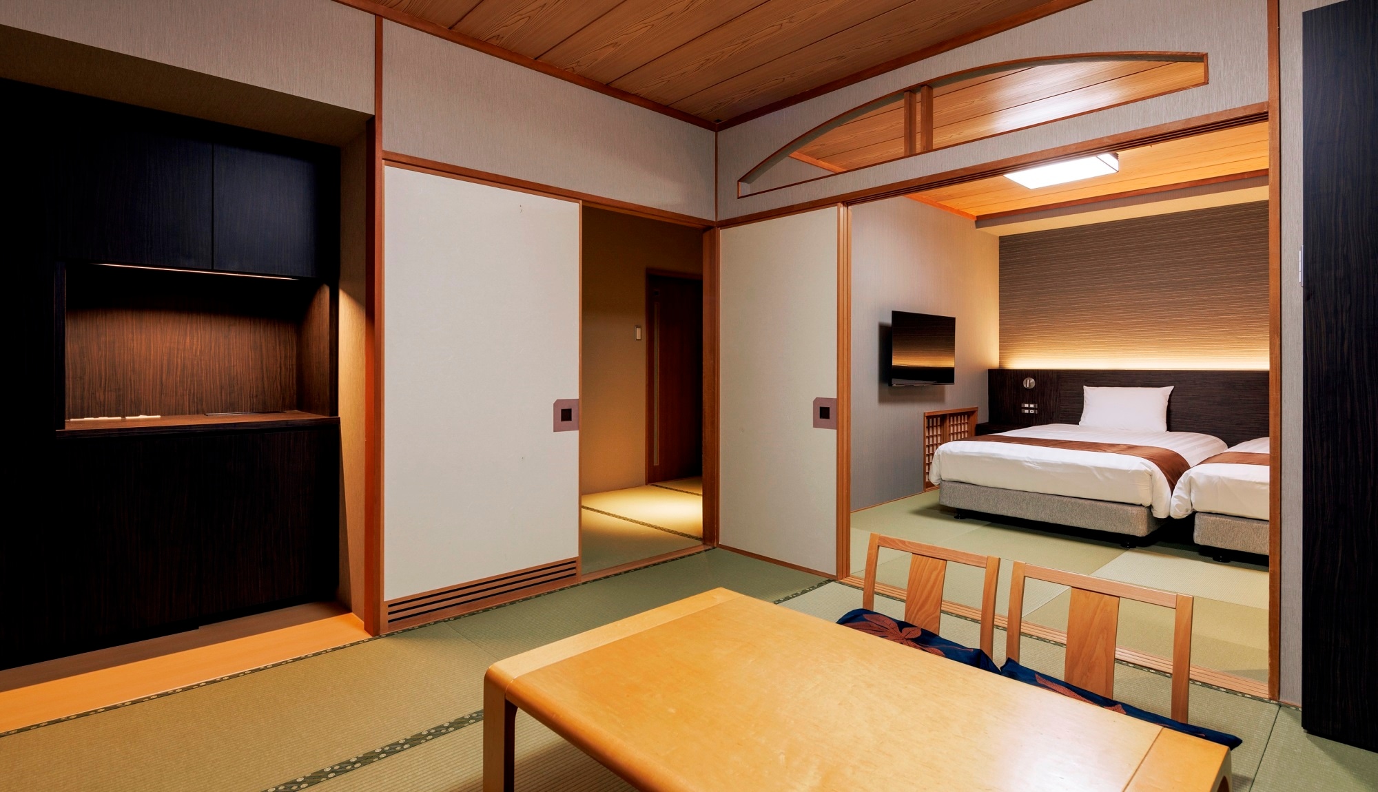 [Japanese-style room next room] A spacious Japanese-style room with twin beds