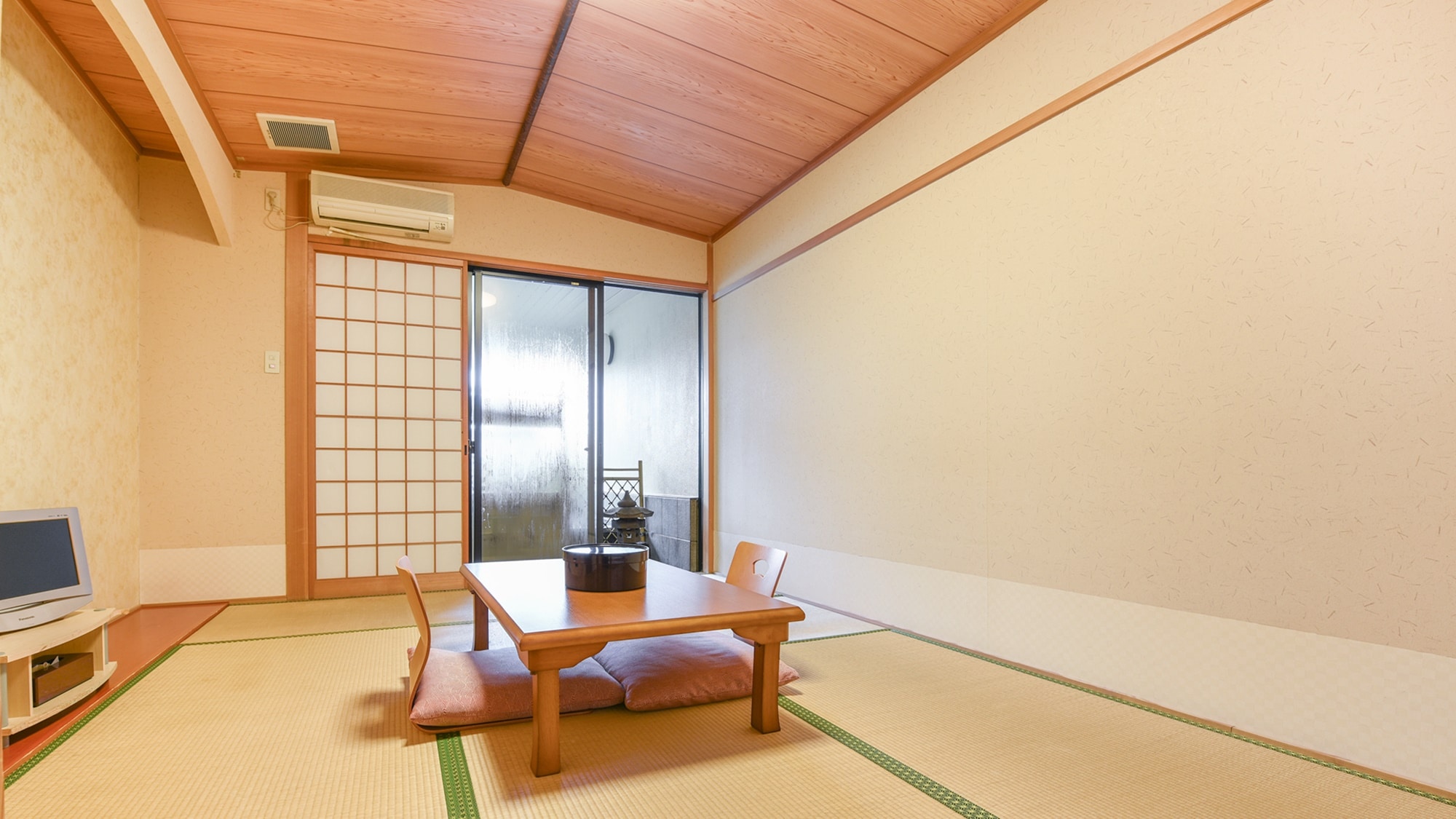 * [Example of guest room] Standard Japanese-style room. Please relax in the tatami room.