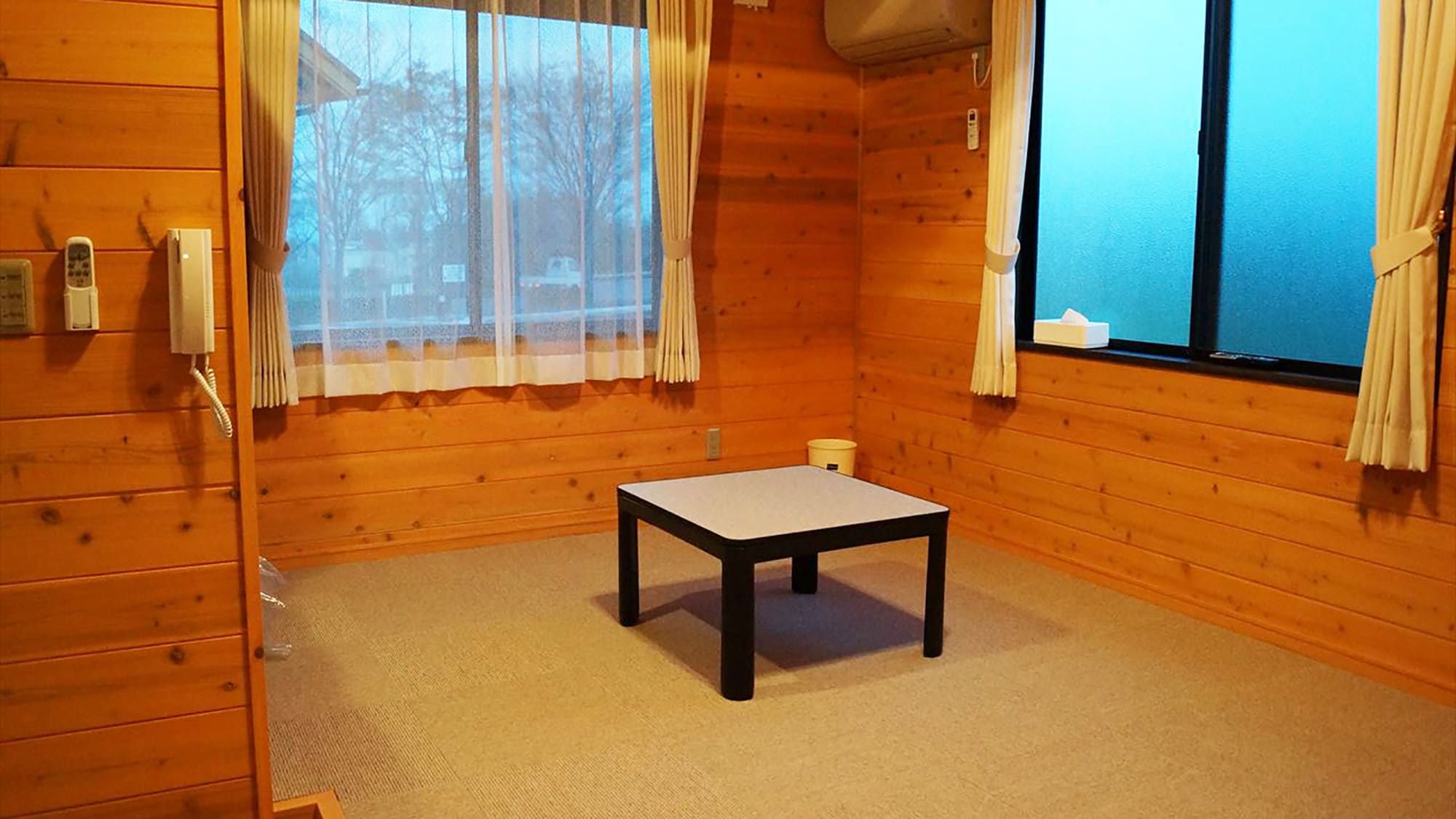 *[Cottage A/B] Dogs are allowed to roam free. Diapers are required, so please bring them with you or purchase them when you check in.