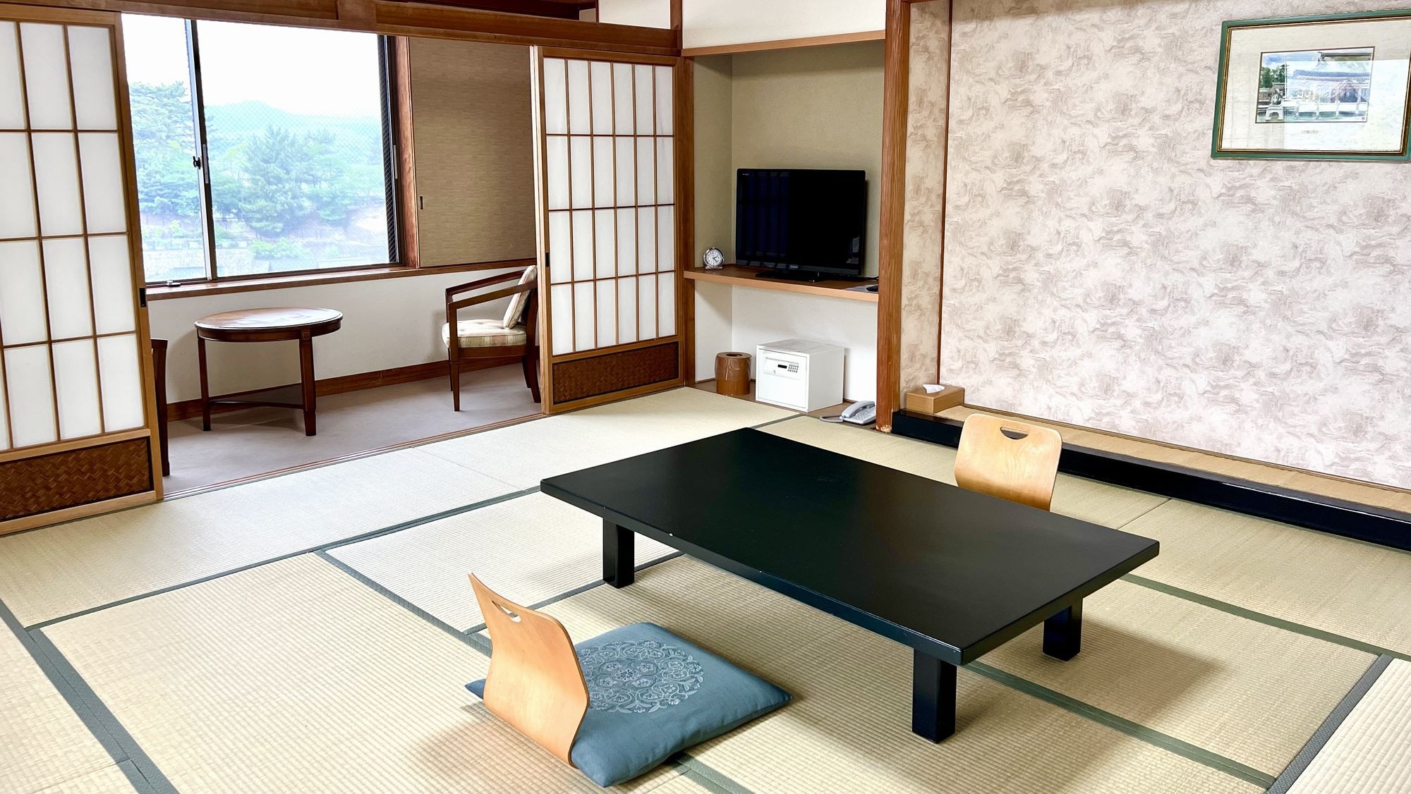 An example of a Japanese-style room (view sea side)
