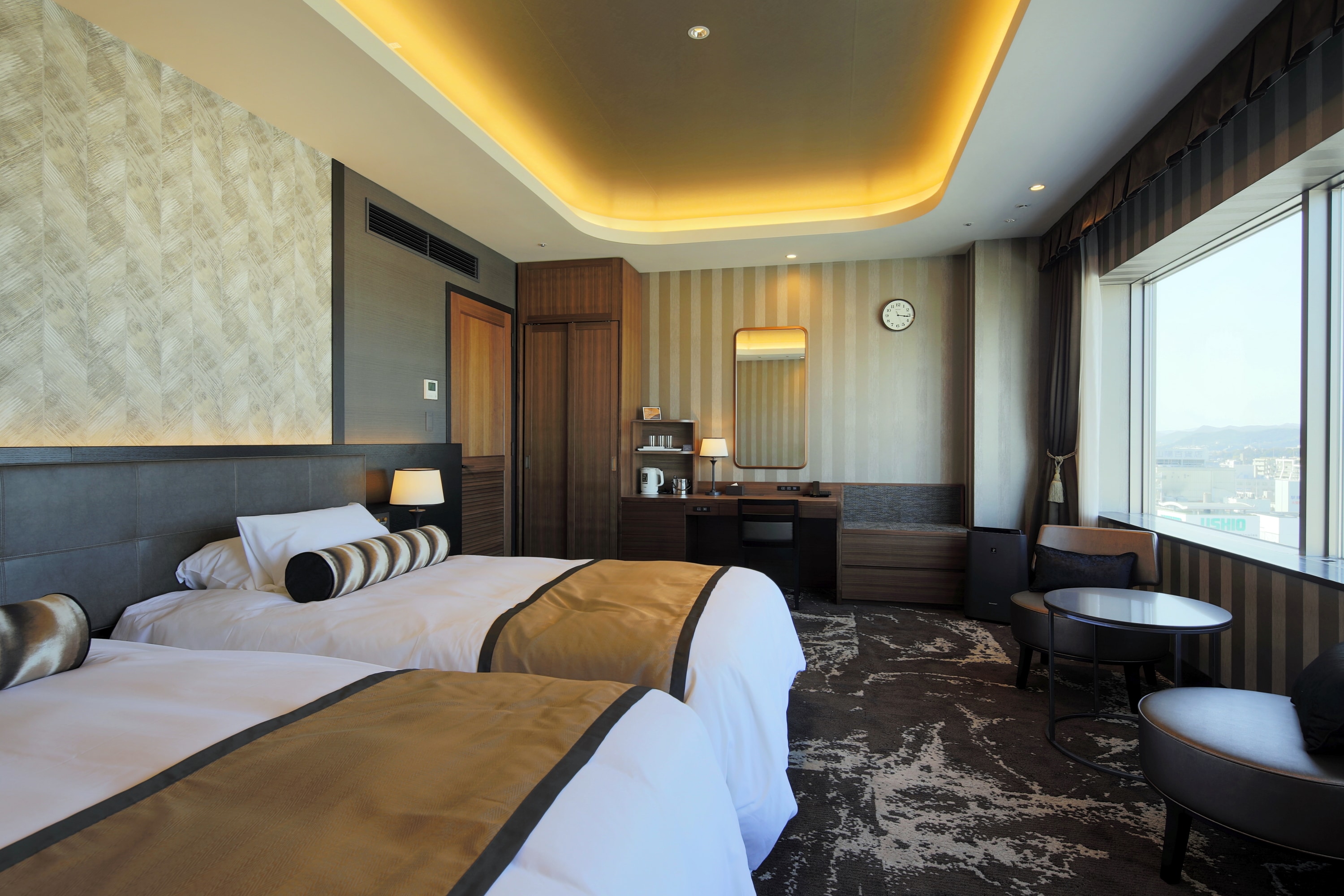 豪華雙床房 位於客房頂樓13樓，可眺望姬路城。