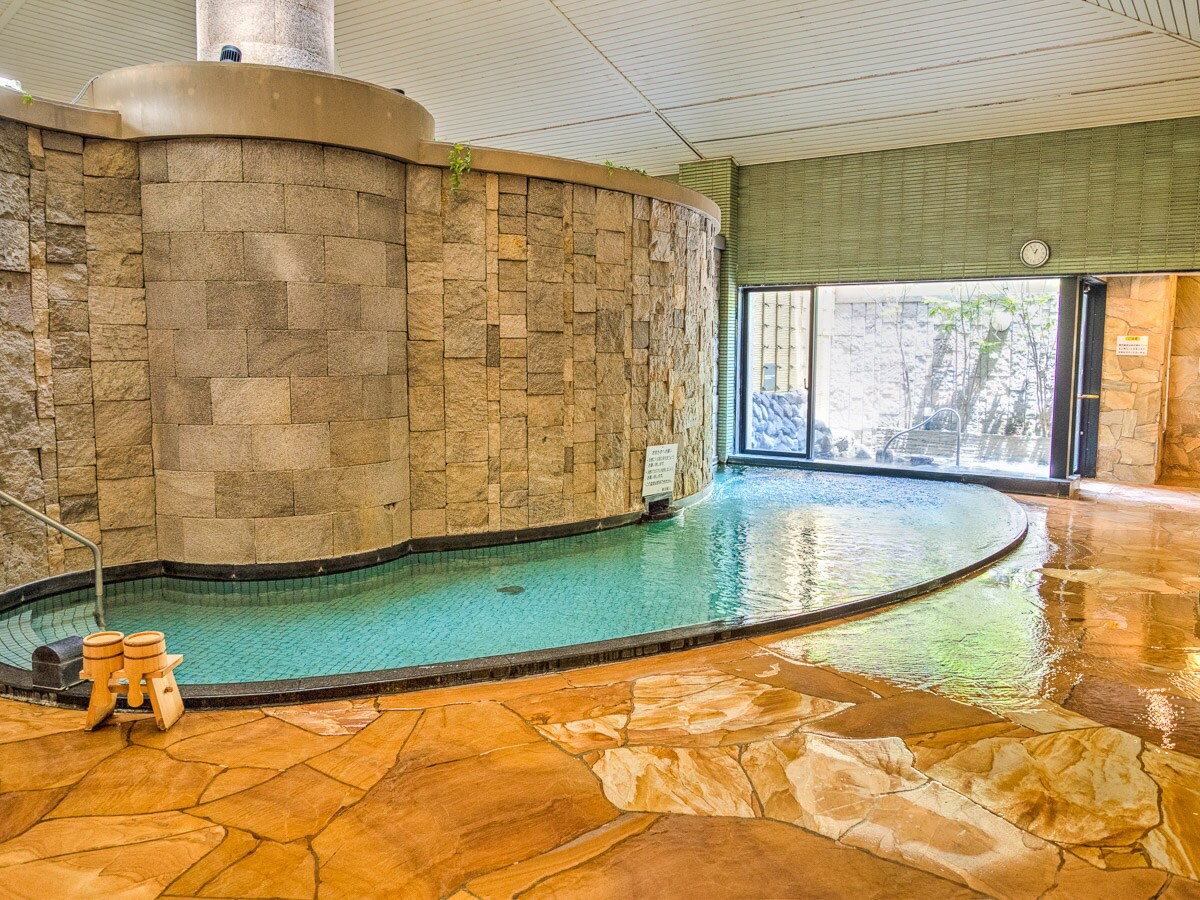 [Large communal bath] (Men's bath)