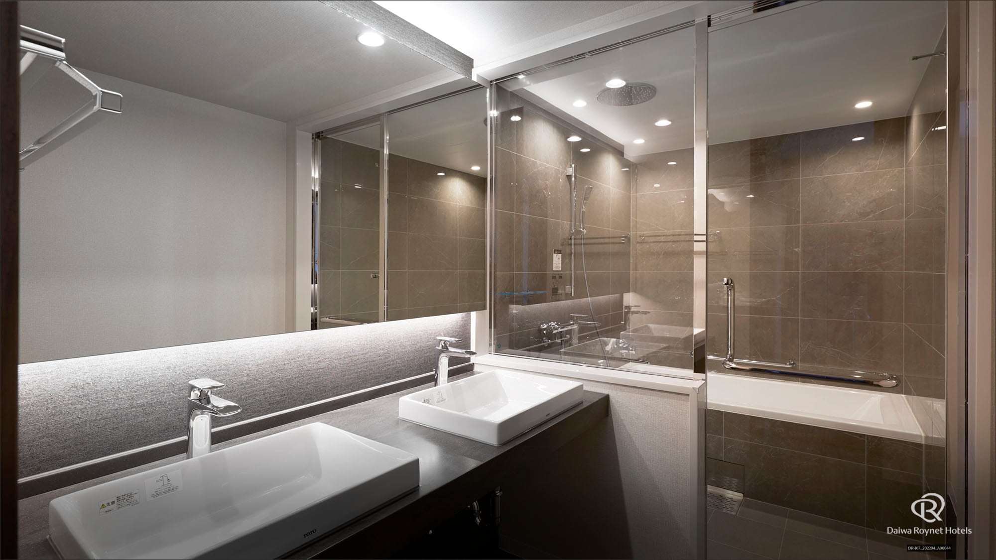 Fourth bathroom 1