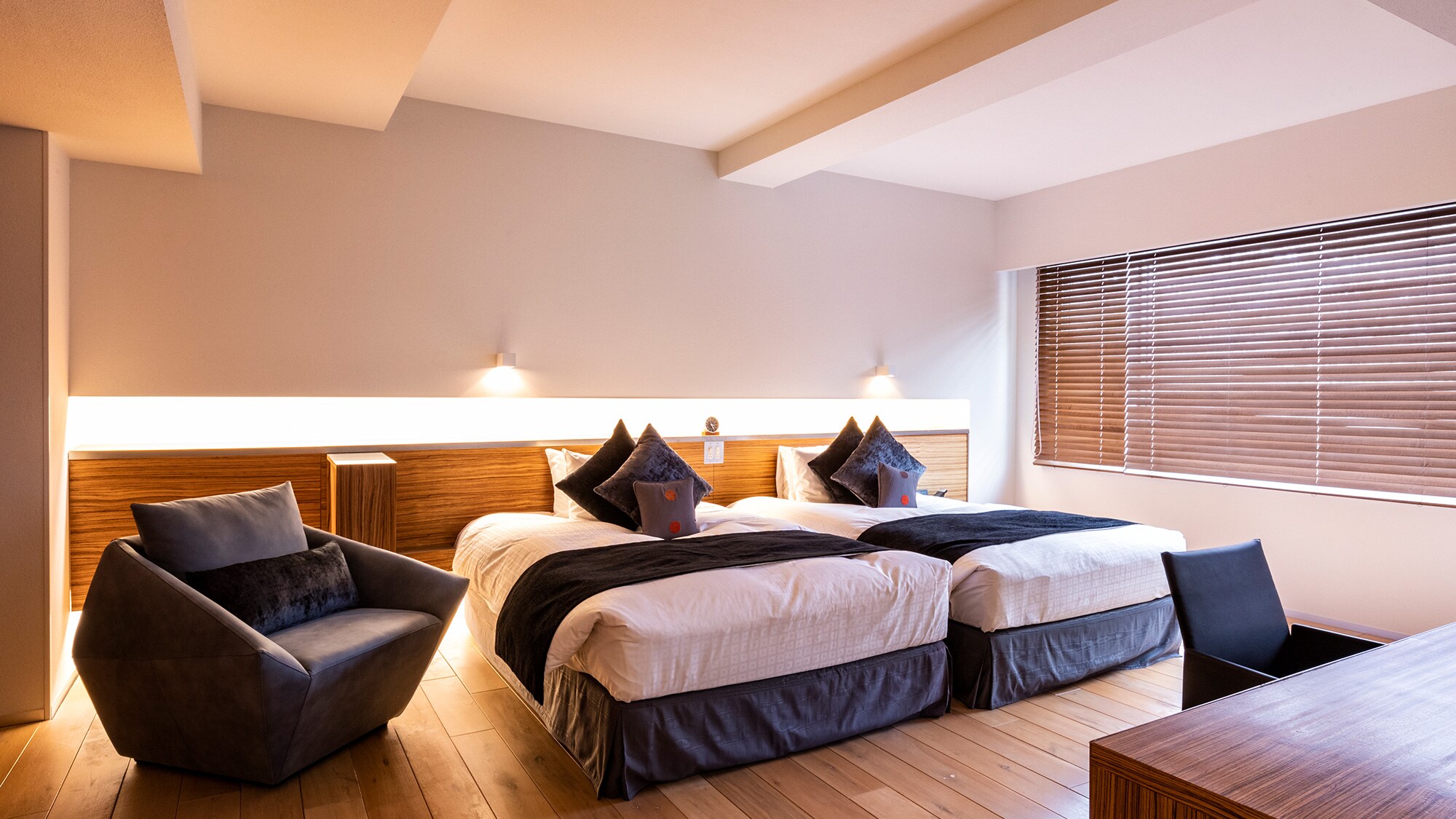 [Luxury Suite] The large living space is perfect for a staycation. Find your favorite spot.