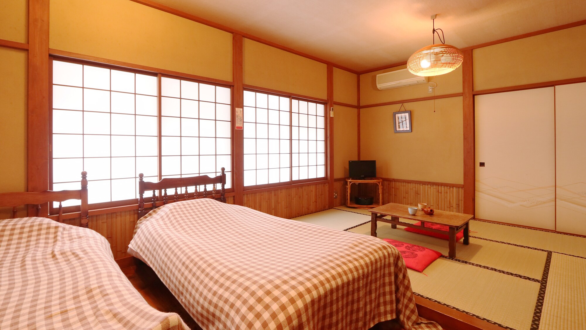 Example of guest room ◆ Japanese-Western style room *Room type will be decided by the hotel. Please note that you cannot specify the type.