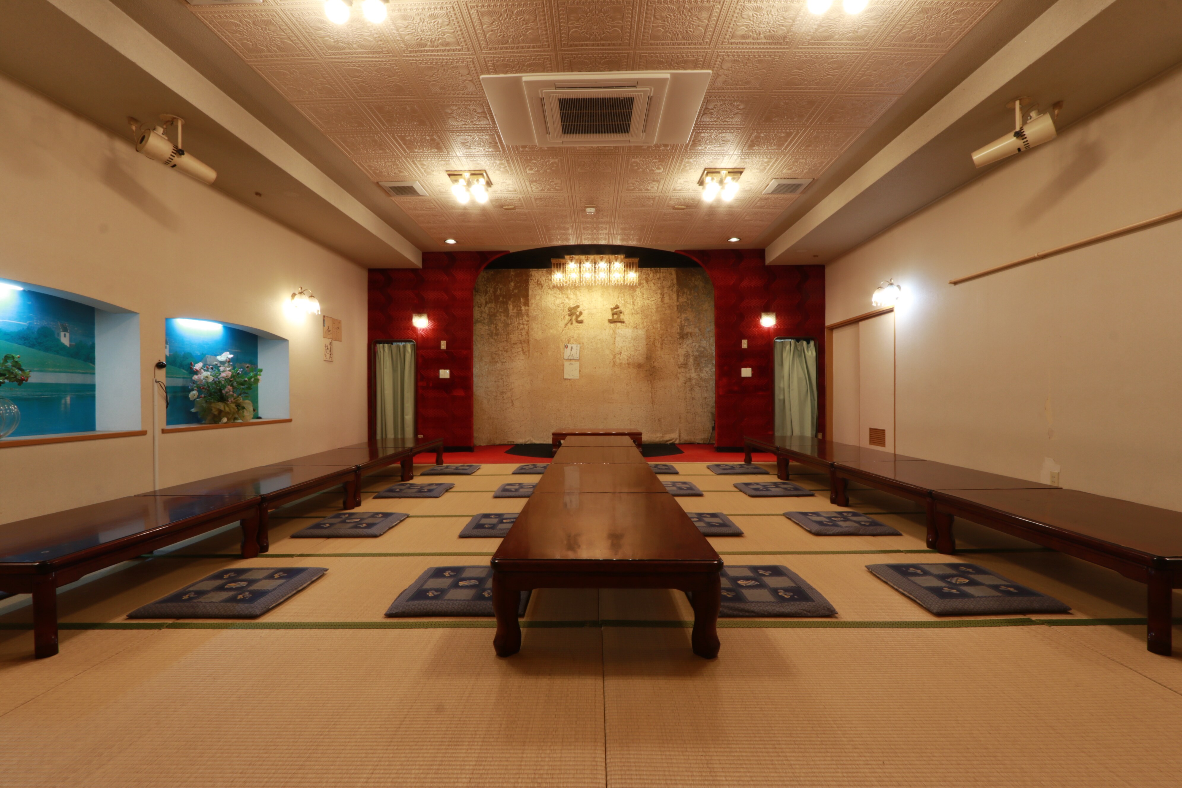[Hall] The size of the room is 32 tatami mats, so it is also suitable for banquets.