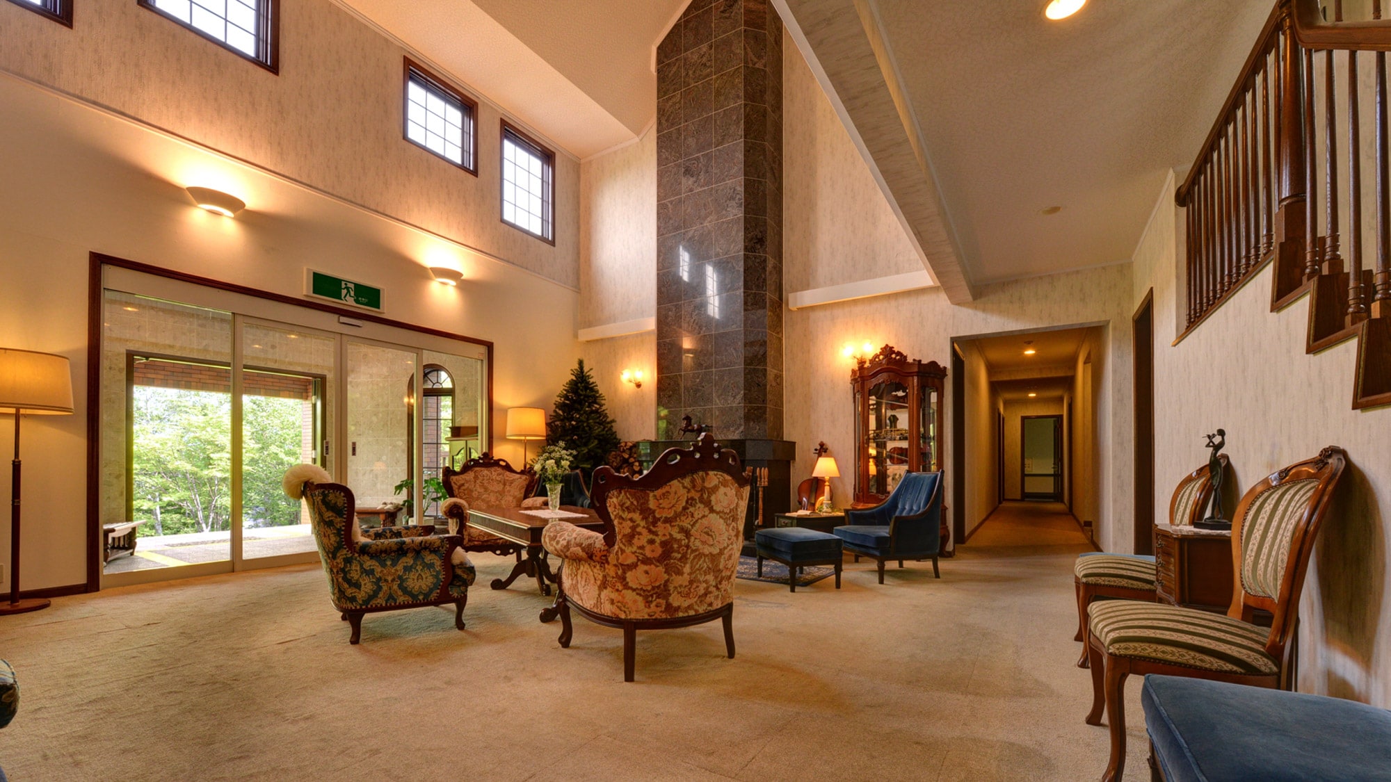 *Lobby: The stone-clad fireplace accentuates the vaulted ceiling. The exquisite interior space creates a relaxing atmosphere for adults.