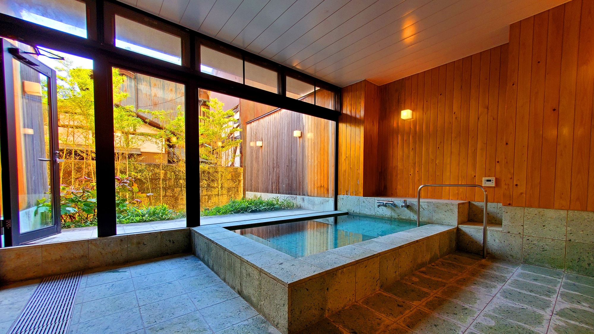 [1F renewal large communal bath for men] A little green will heal your mind and body ♪