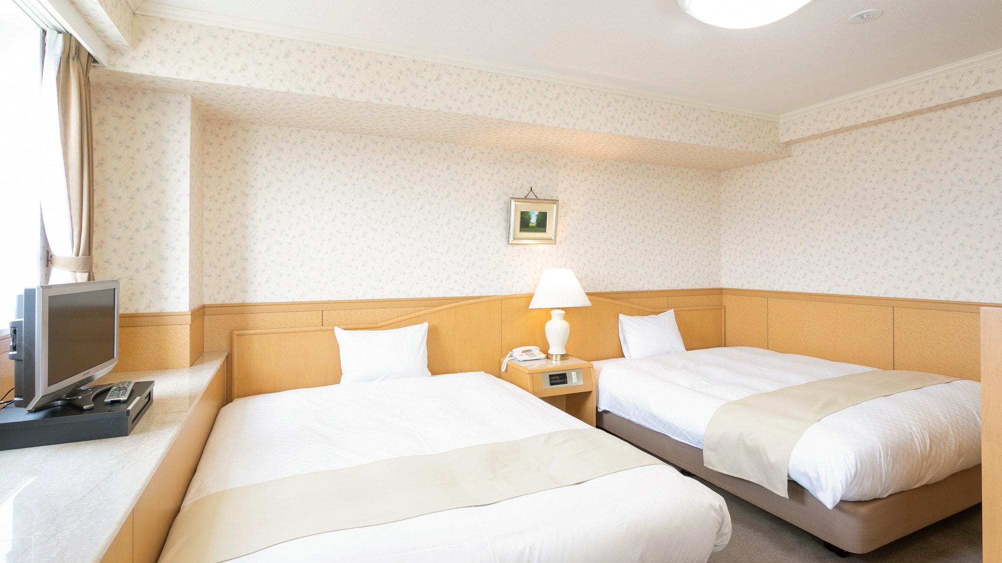 [Superior Twin] 2 spacious 150cm wide beds. There is a reception space so you can use it spaciously.