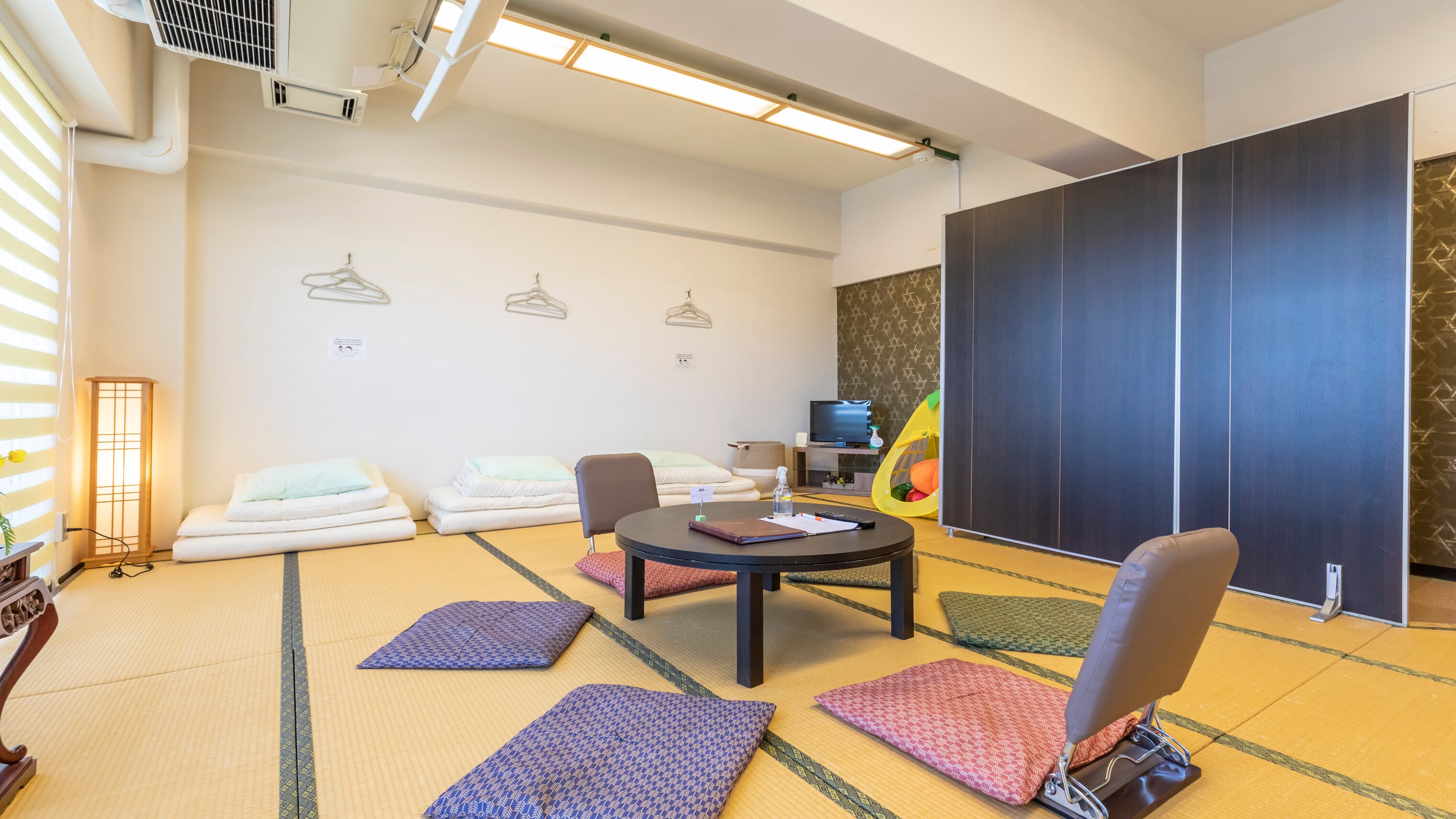 [Non-smoking] Japanese-style room for 1 to 7 people (shared bathroom and toilet)