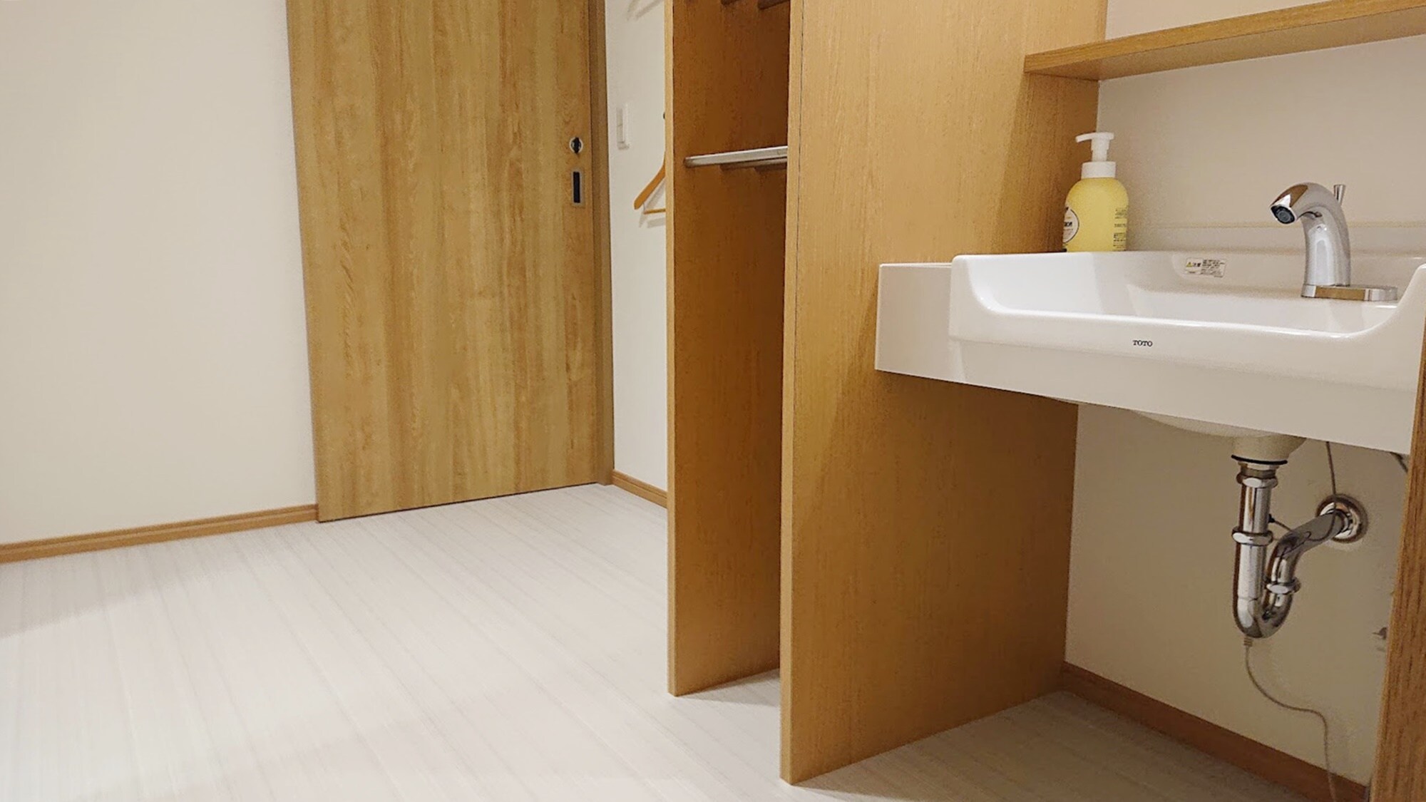 *[Non-smoking] Universal design 10 tatami Japanese-style room with twin beds / Flat floor makes it easy for wheelchair users to move around.