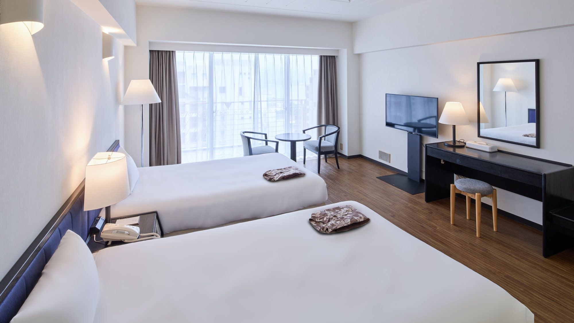 [Standard Family Room / Japanese-Western Style Room] A Japanese-style room bathed in bright light. A relaxing place where the whole family naturally gathers.