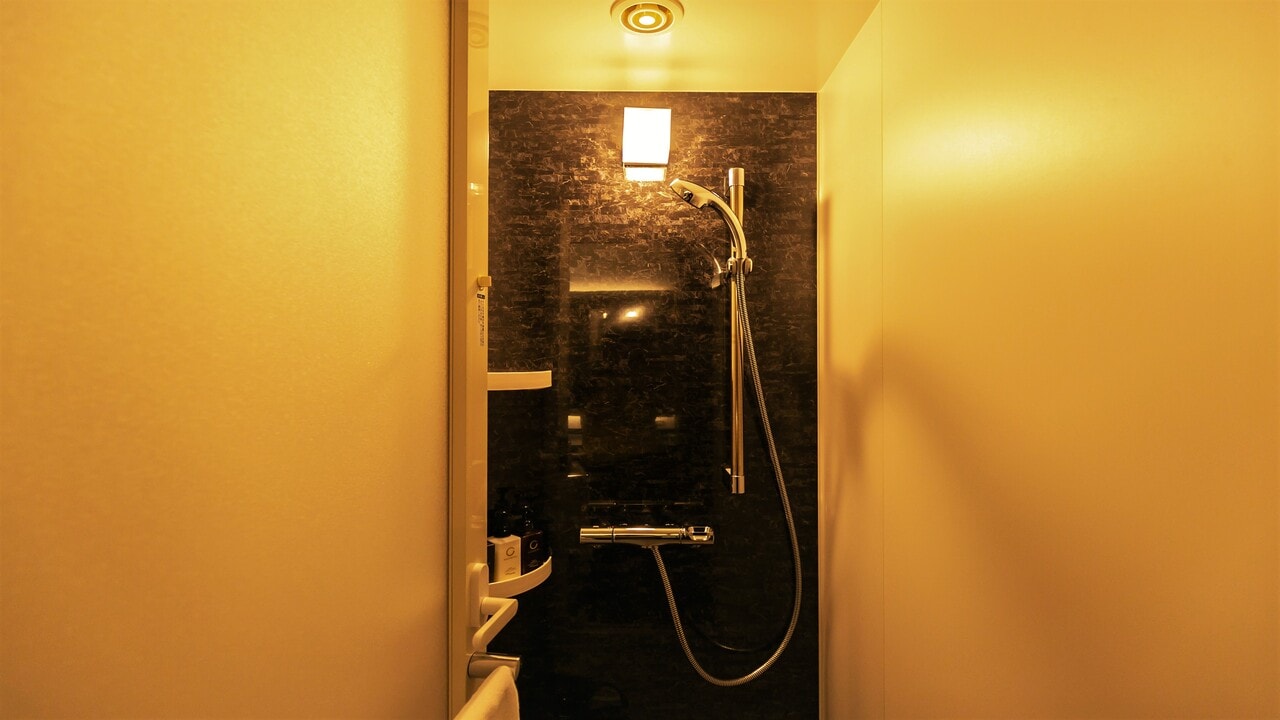 All rooms have shower rooms.