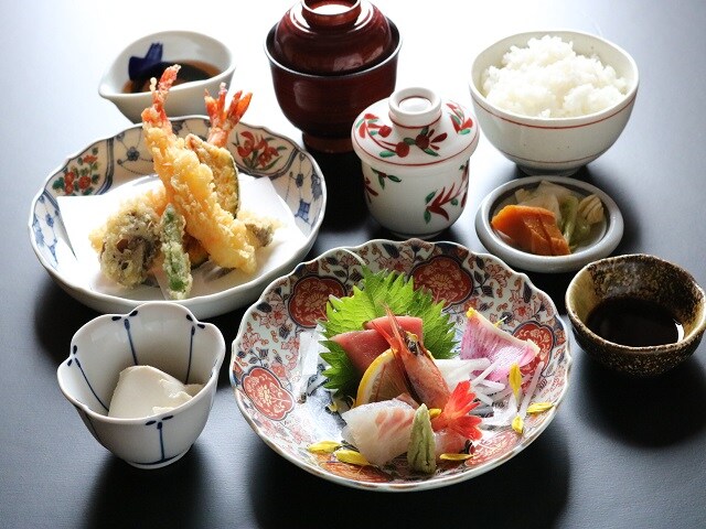 Makan malam (set tempura sashimi)