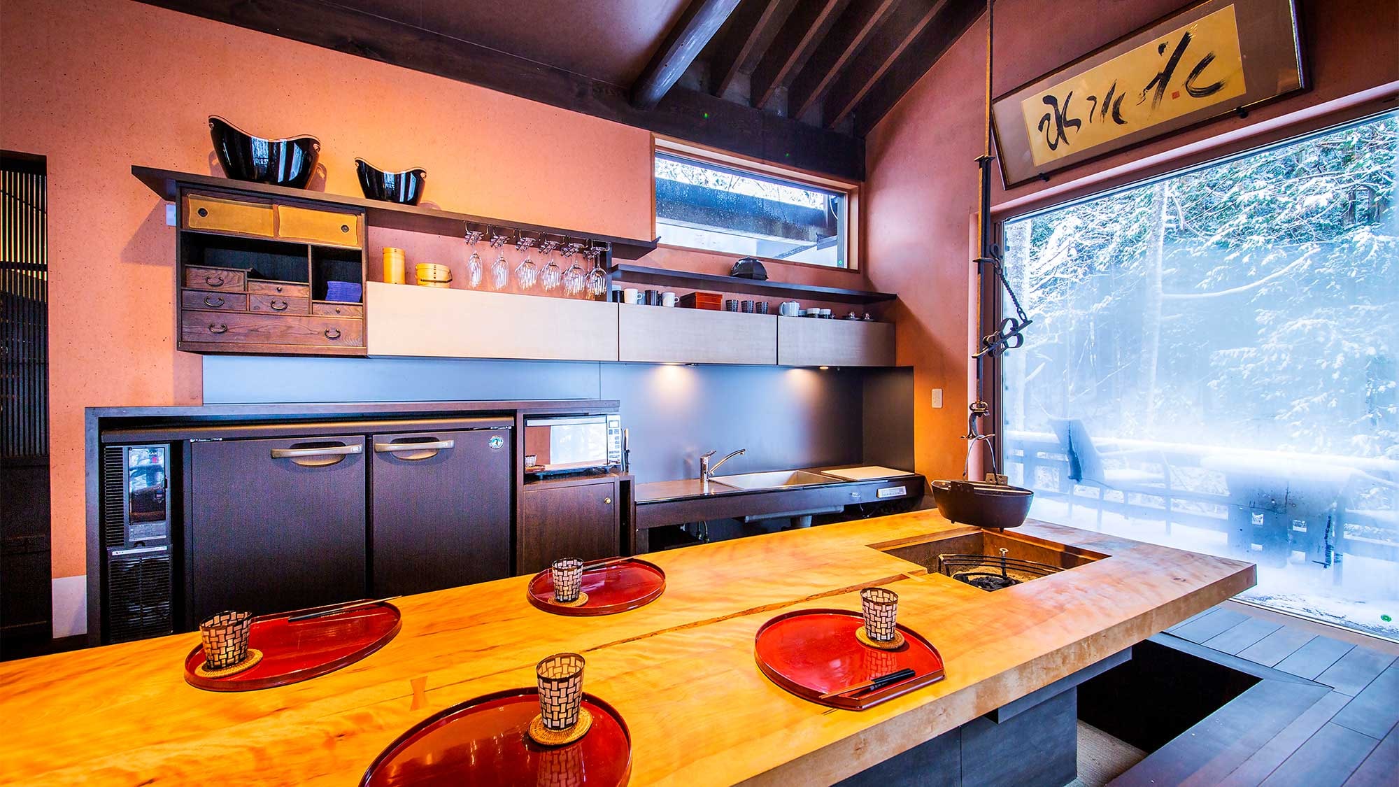 ・Ochimizu House_Irori table and mini kitchen