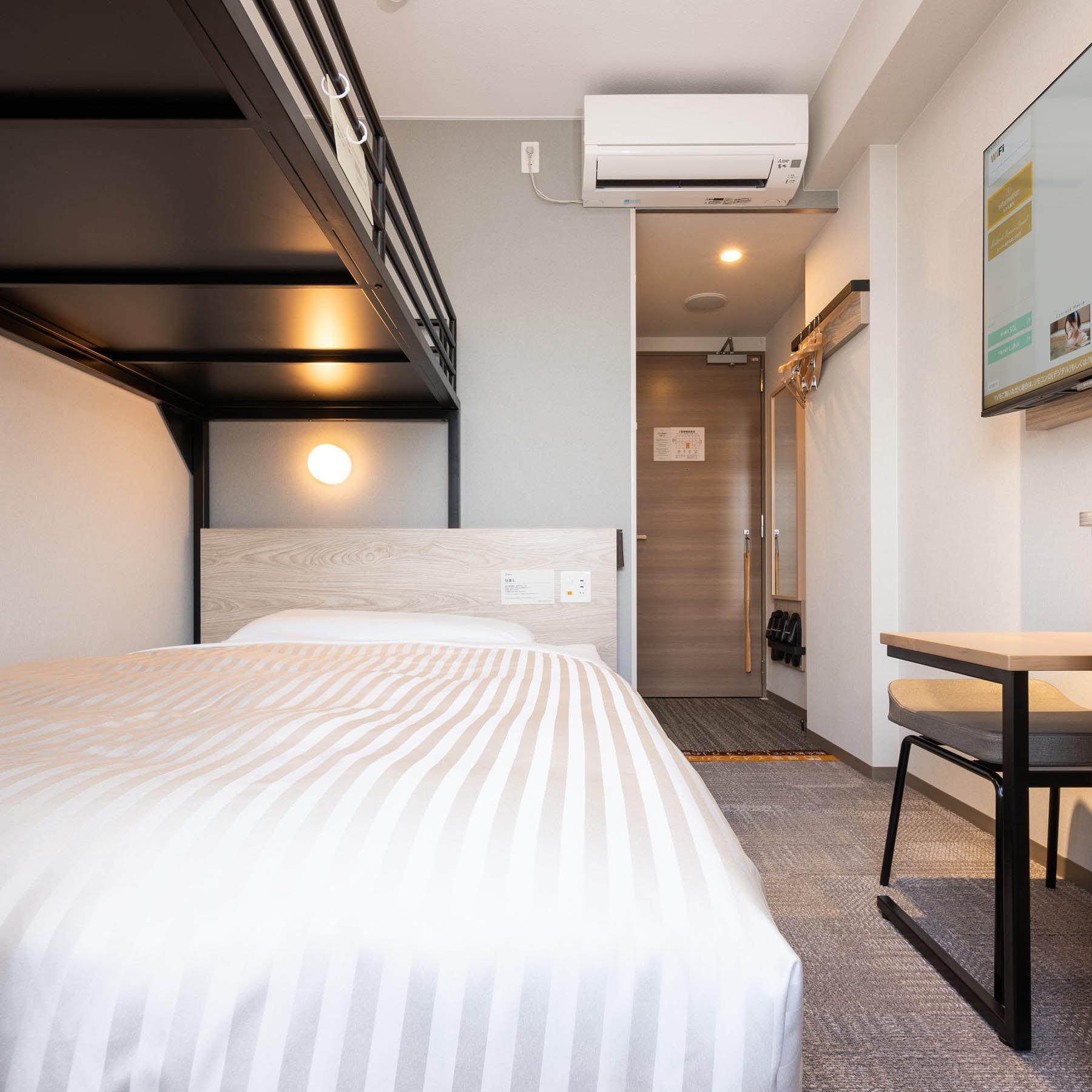 A super room with a loft bed that your children will love