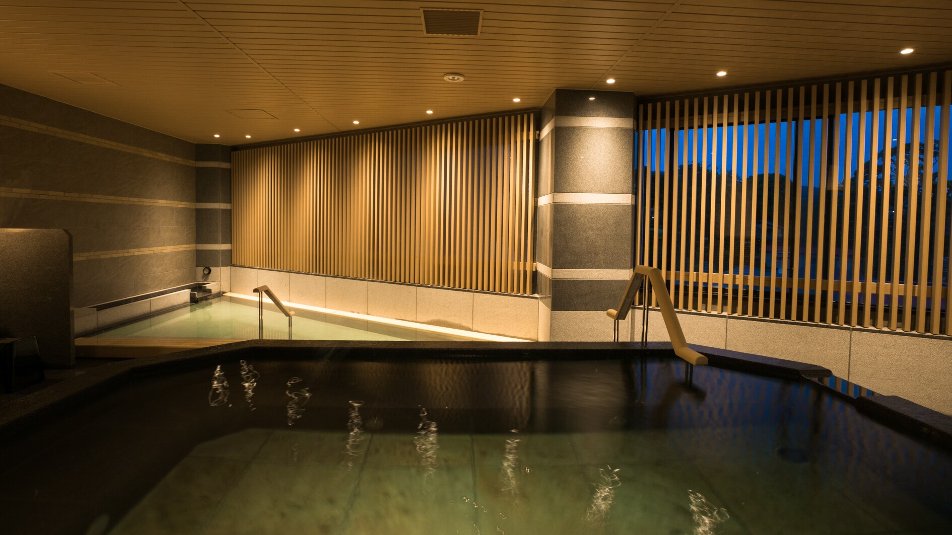 4th floor large communal bath renewal ♪ (male bathroom)
