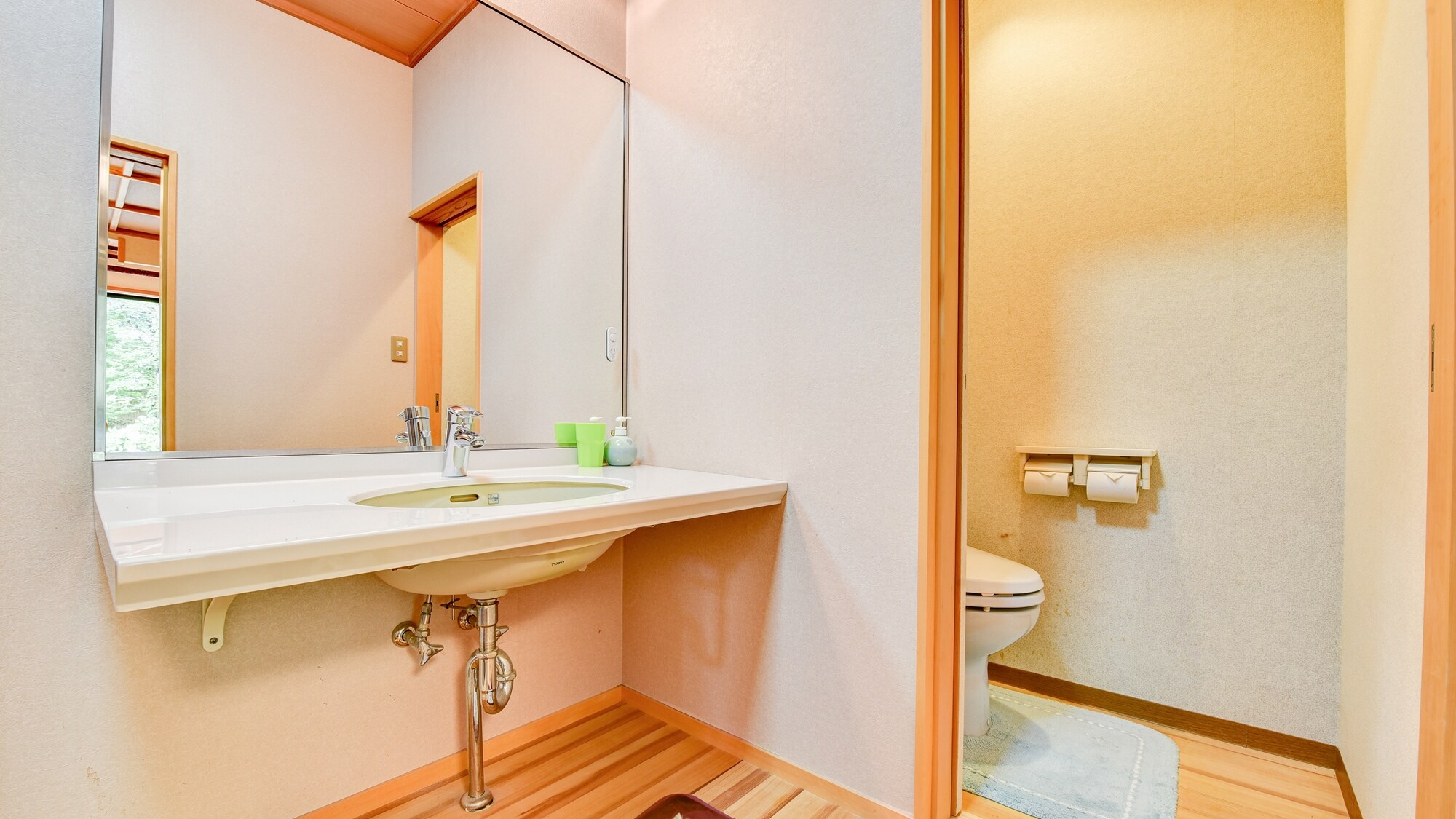 * Kamar bergaya Jepang 10 tikar tatami (contoh) Kamar dengan wastafel dan toilet