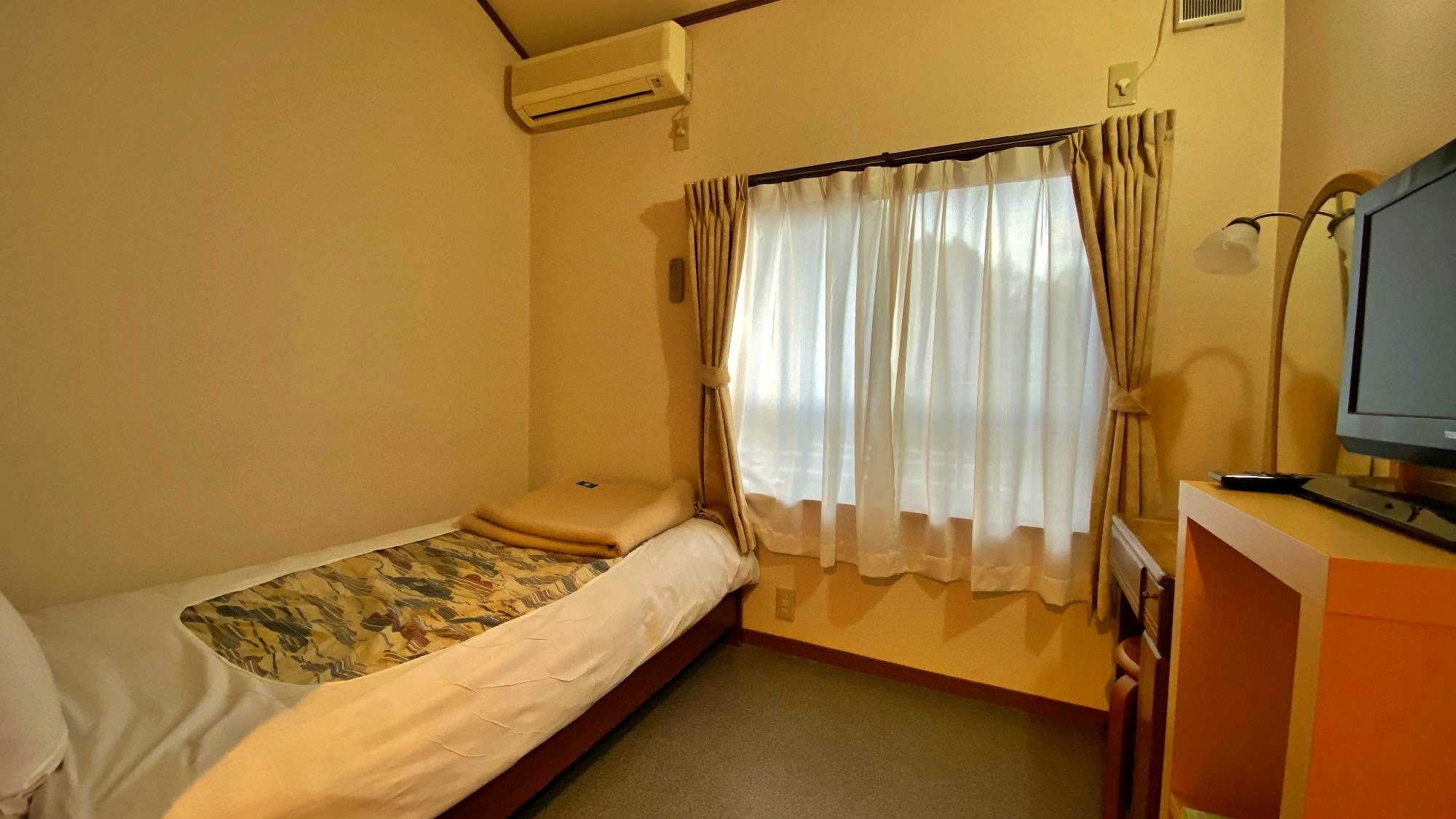Single room | Bath and toilet included | Loft included | Wi-Fi available