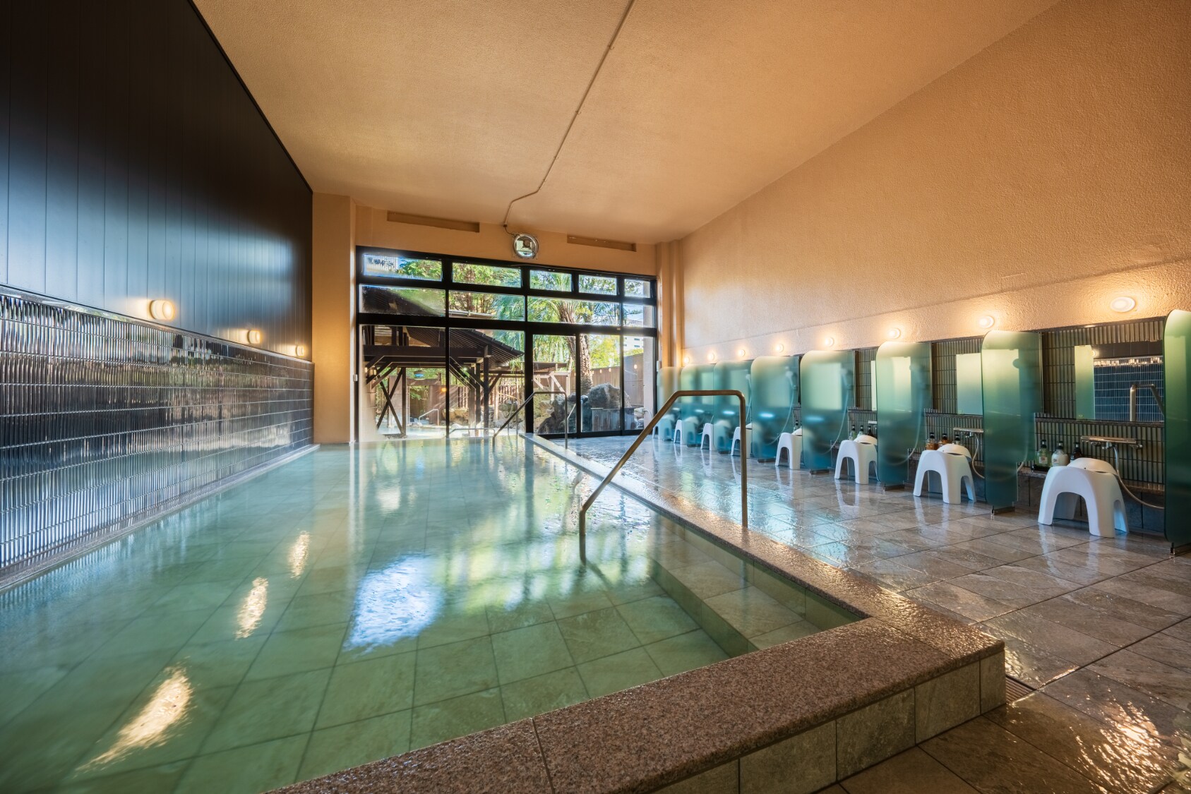 Men's indoor bath