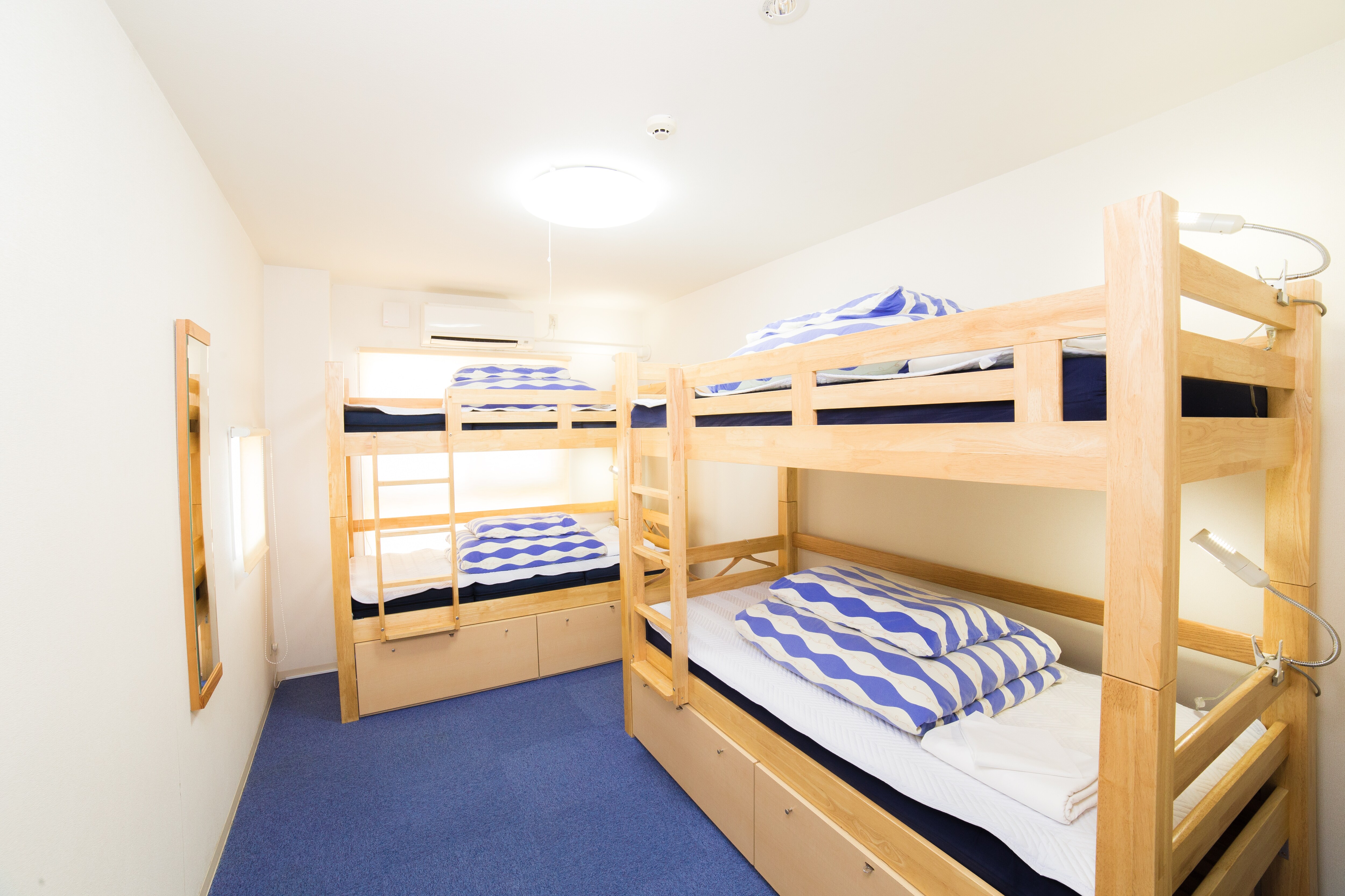Room for 4 people