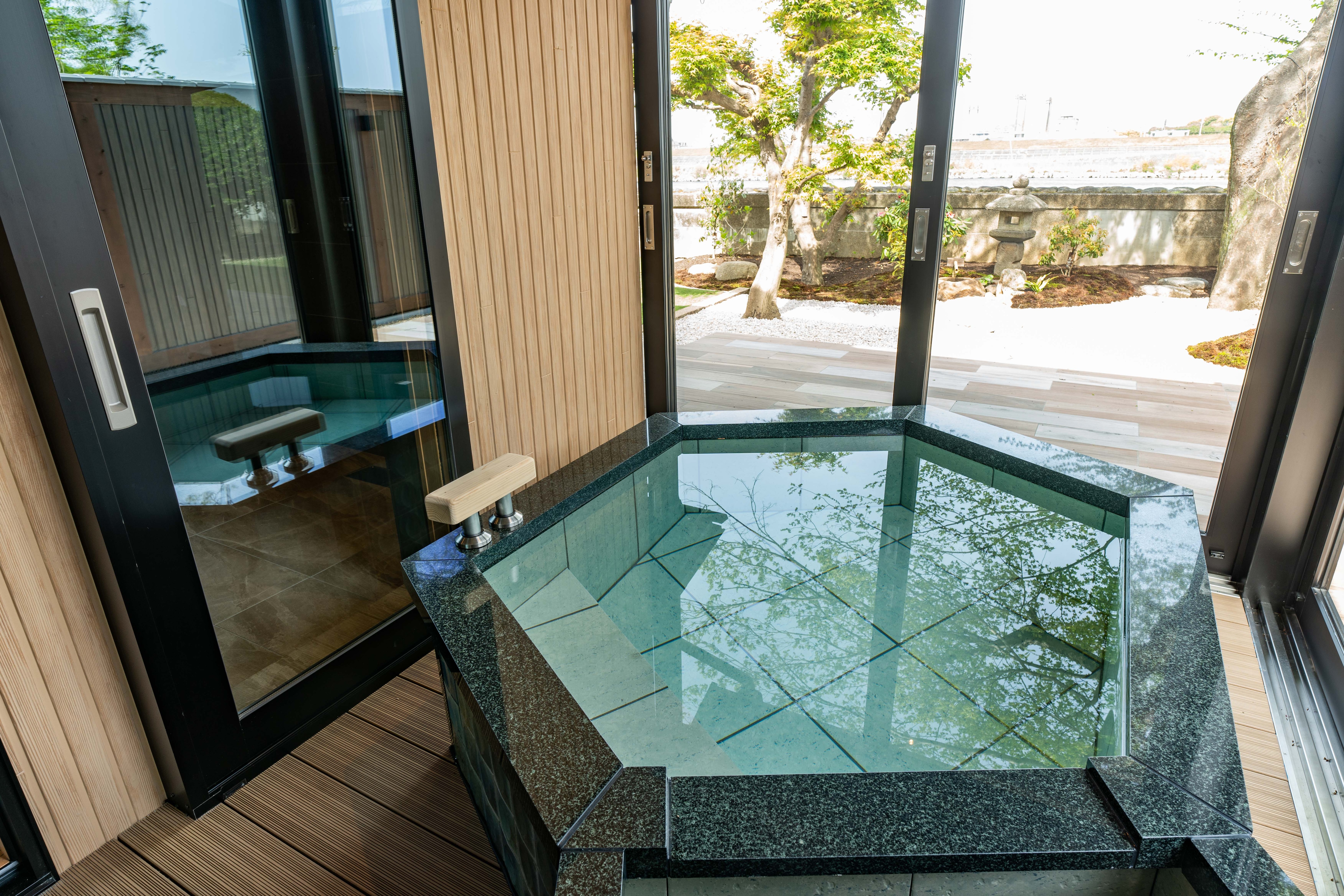 Uguisu open-air bath