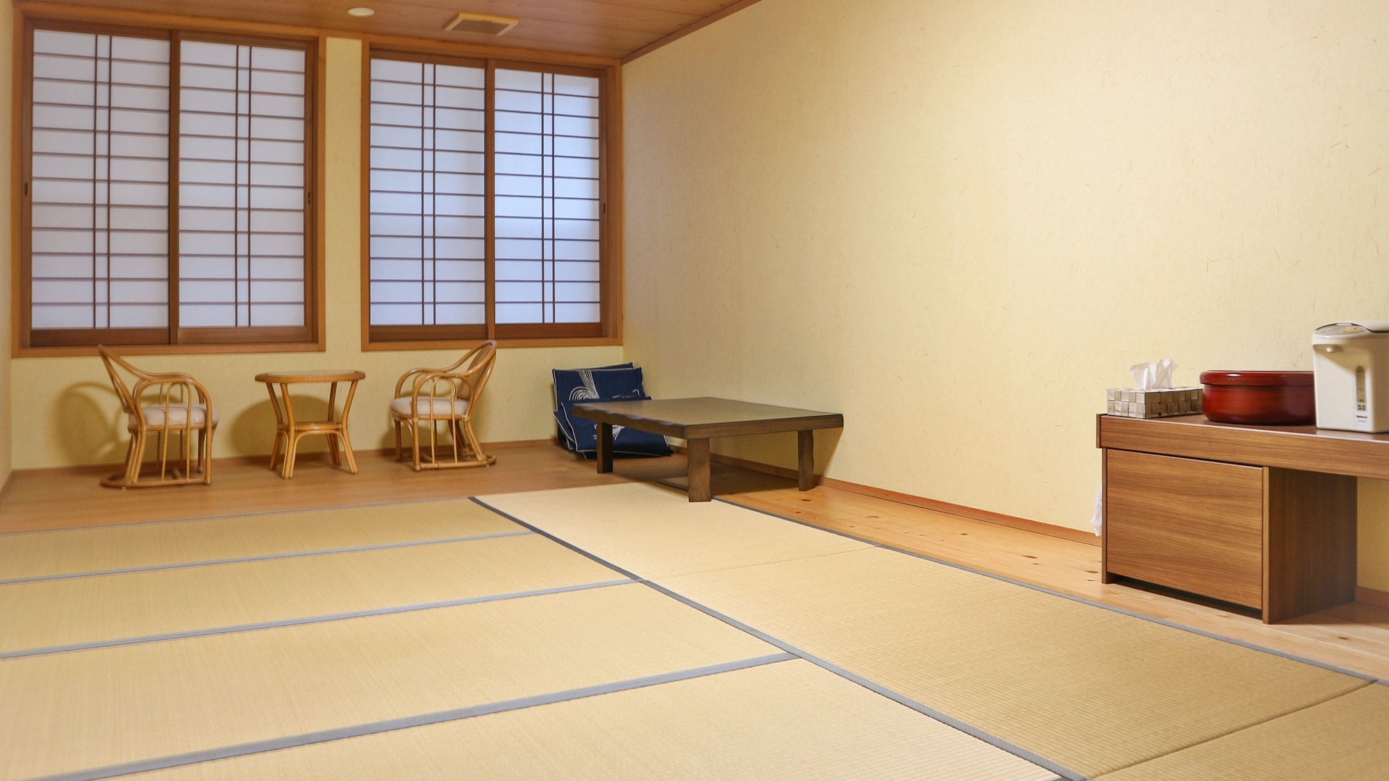 * [Example of guest room] Japanese-style room 16 tatami mats renewed in 2013
