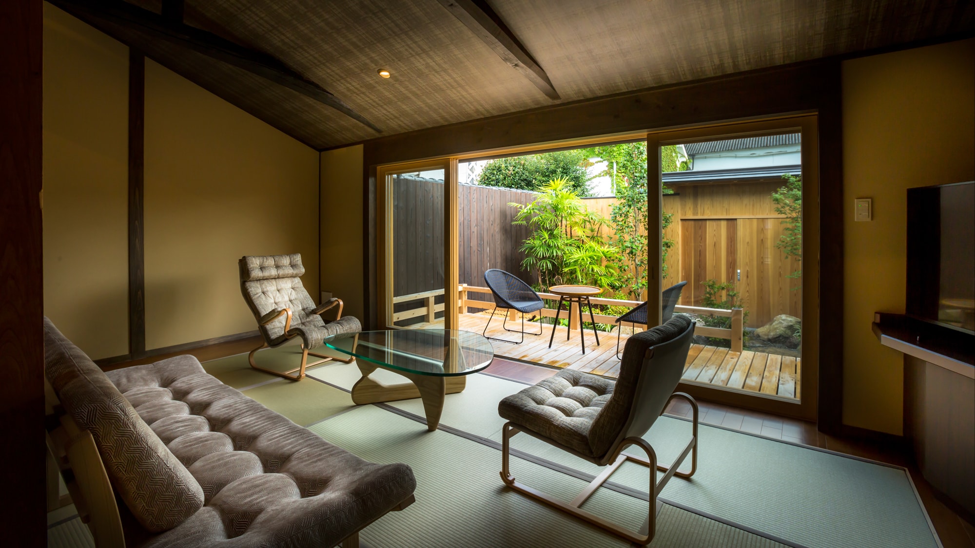 Building C Japanese-style room 10 tatami mats (1F)