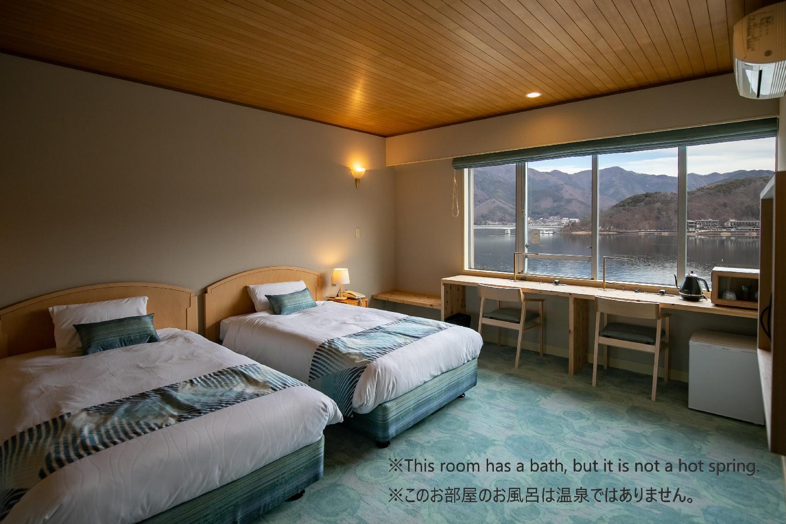 [West Wing] Kawaguchiko View Twin Room (Western-style room) [Non-smoking]