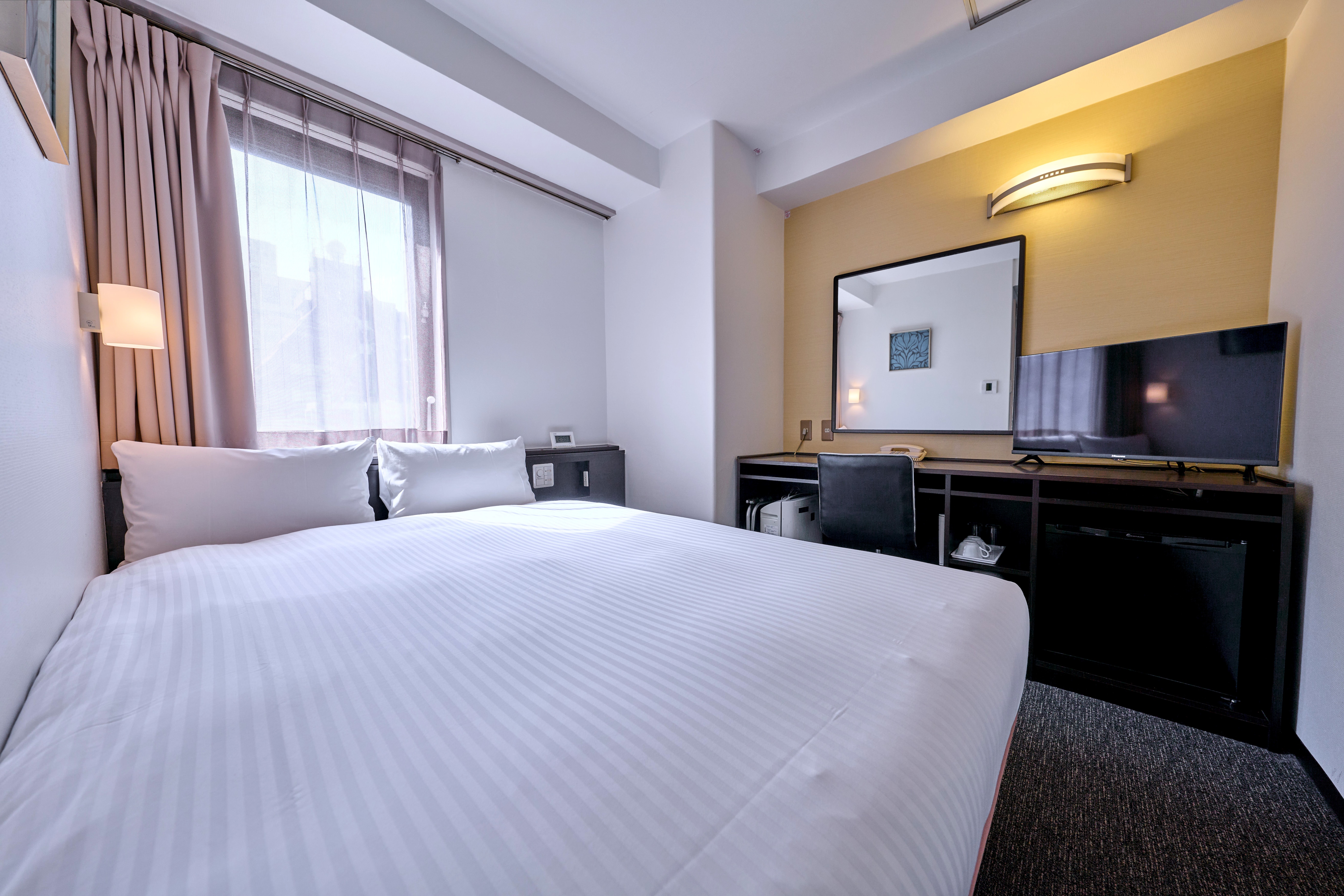 Diện tích phòng đôi: 12,5 m² / 1 giường (rộng 140 cm)