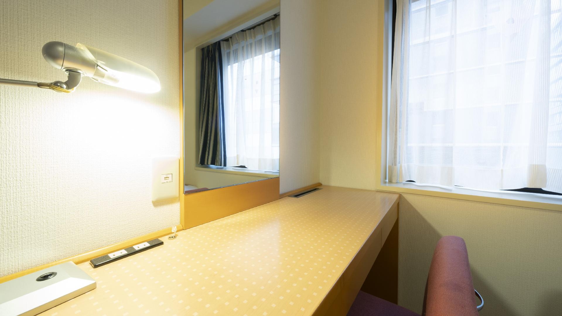 Twin Economy Desk Area