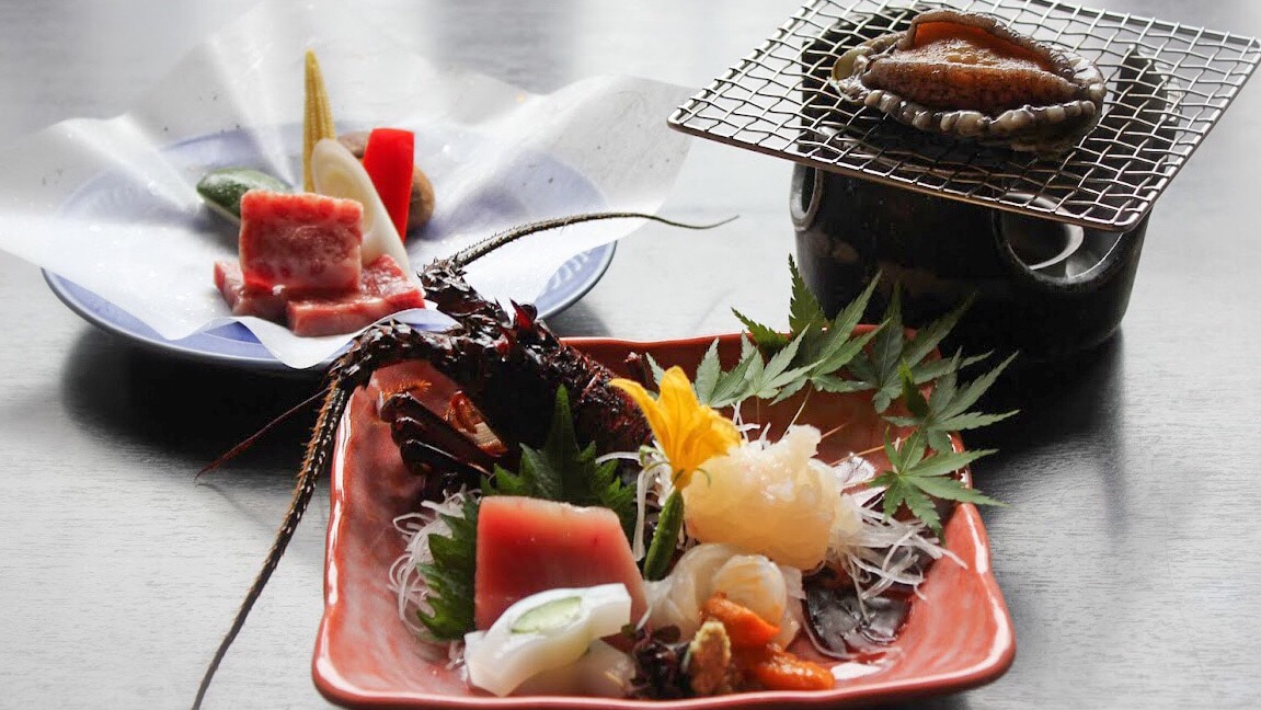 龍蝦生魚片、烤鮑魚、品牌與牛「靜岡 Sodate」的圖片