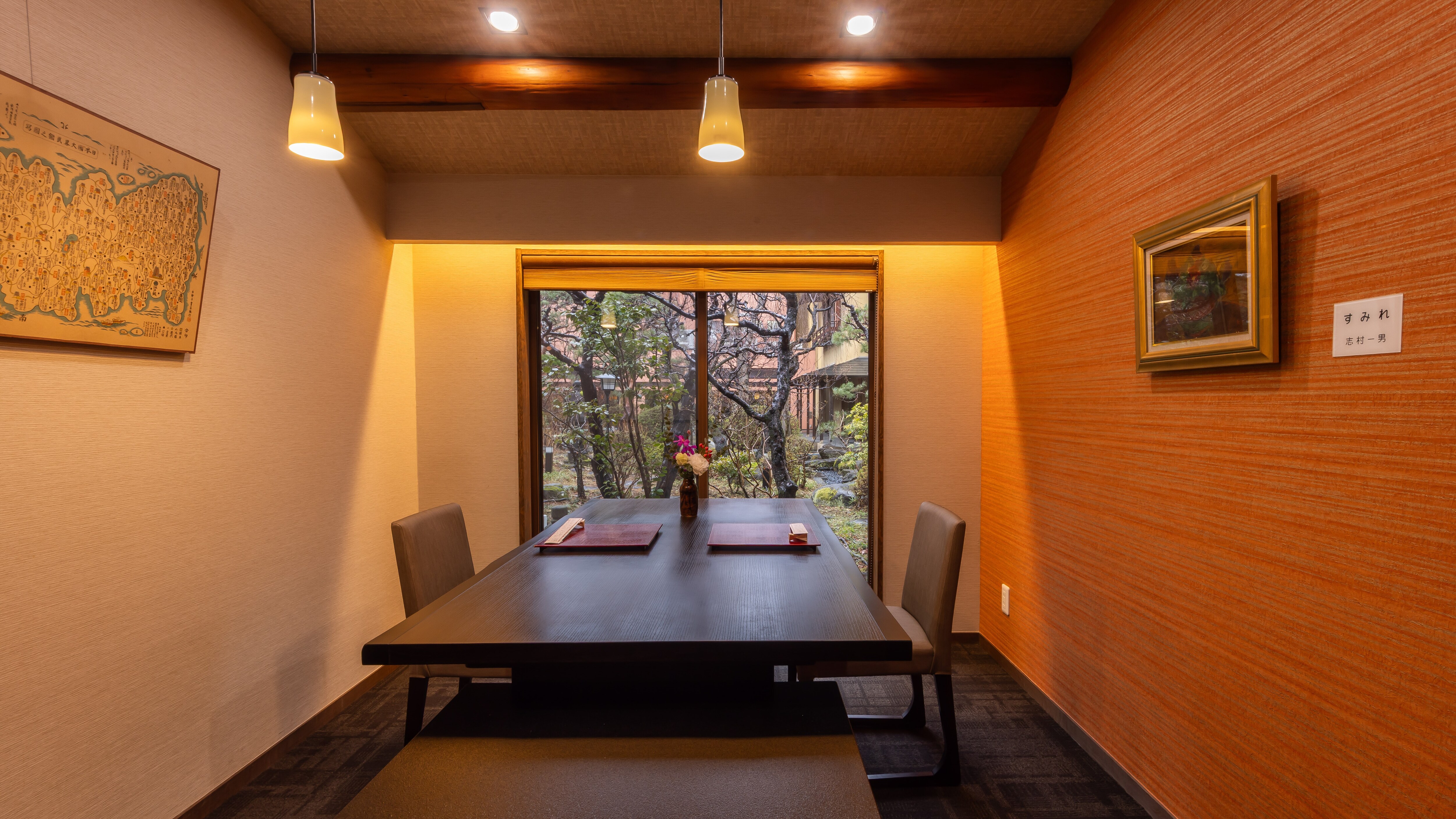 <Private dining rooms>