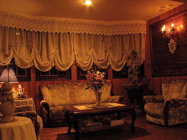 Lounge (main dining)
