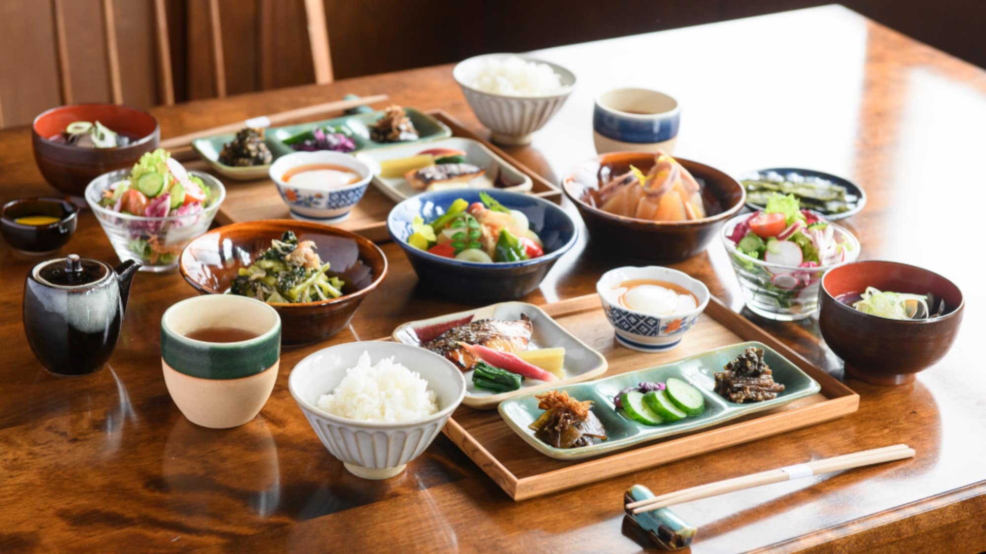 一份以當地食材為主的日式早餐。